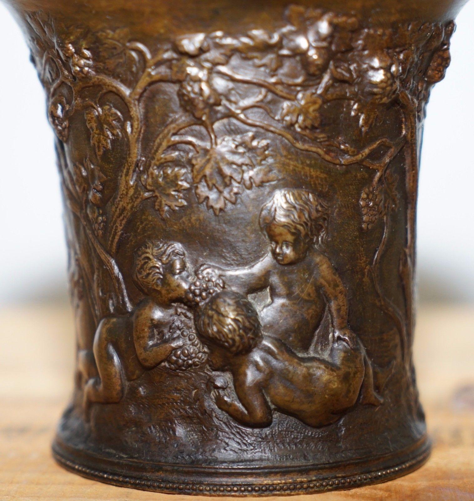 English Rare 18th Century circa 1740 Heavy Cast Bronze Pot Decorated with Putti Cherubs