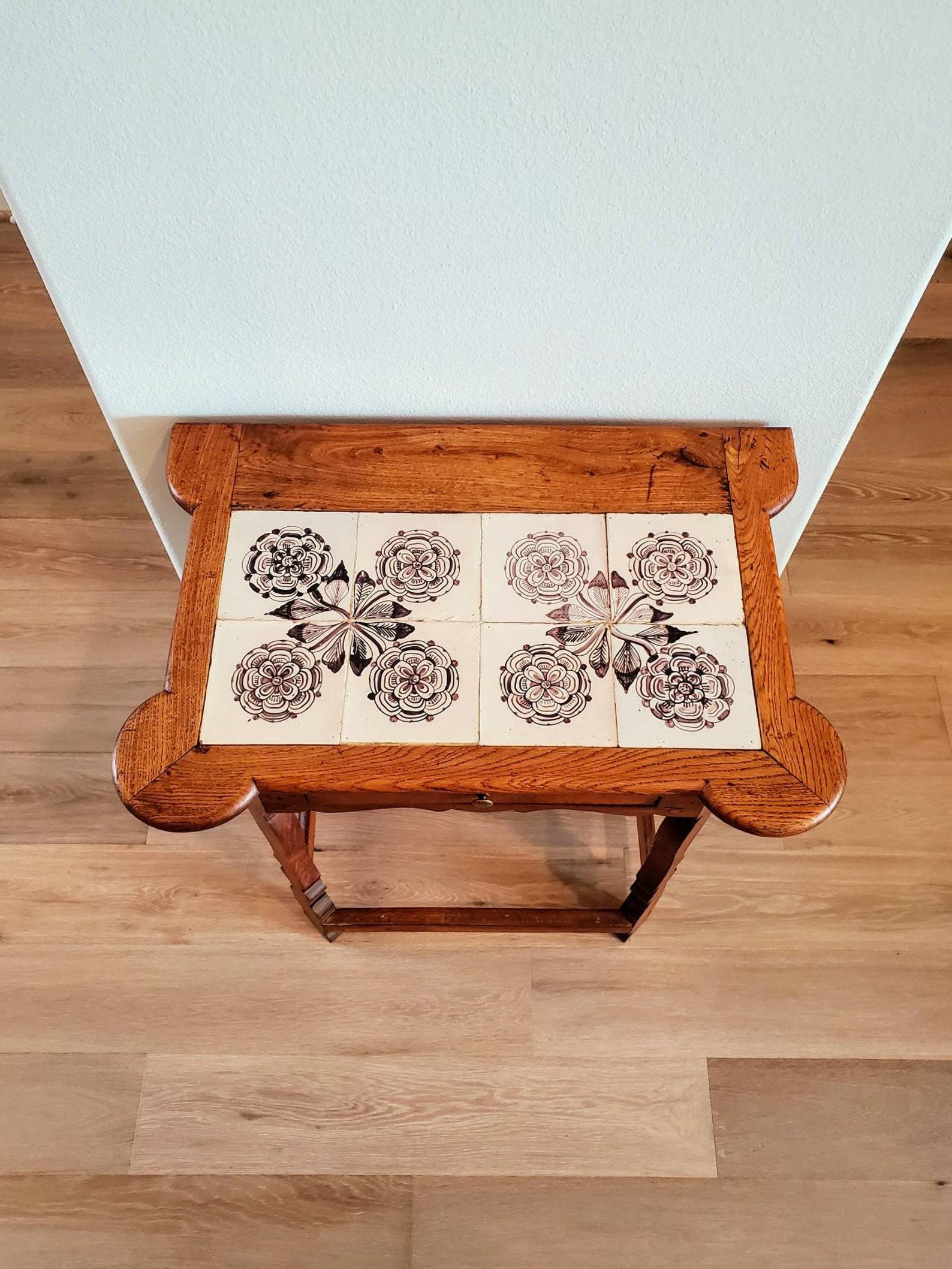 Faïence de Delft Rare table à porringer coloniale du XVIIIe siècle en vente