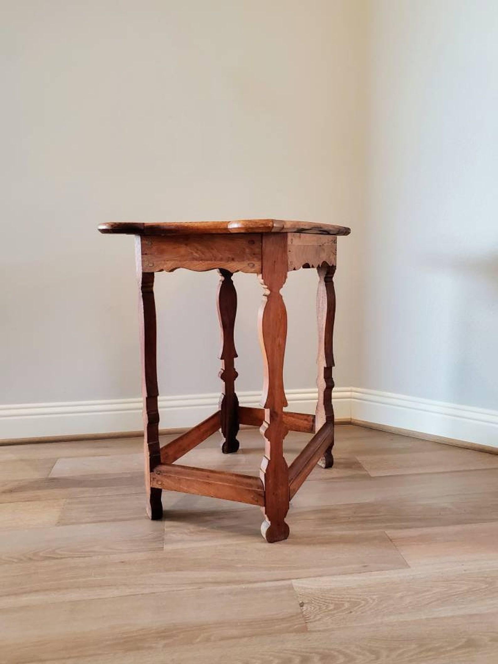 Rare table à porringer coloniale du XVIIIe siècle en vente 3