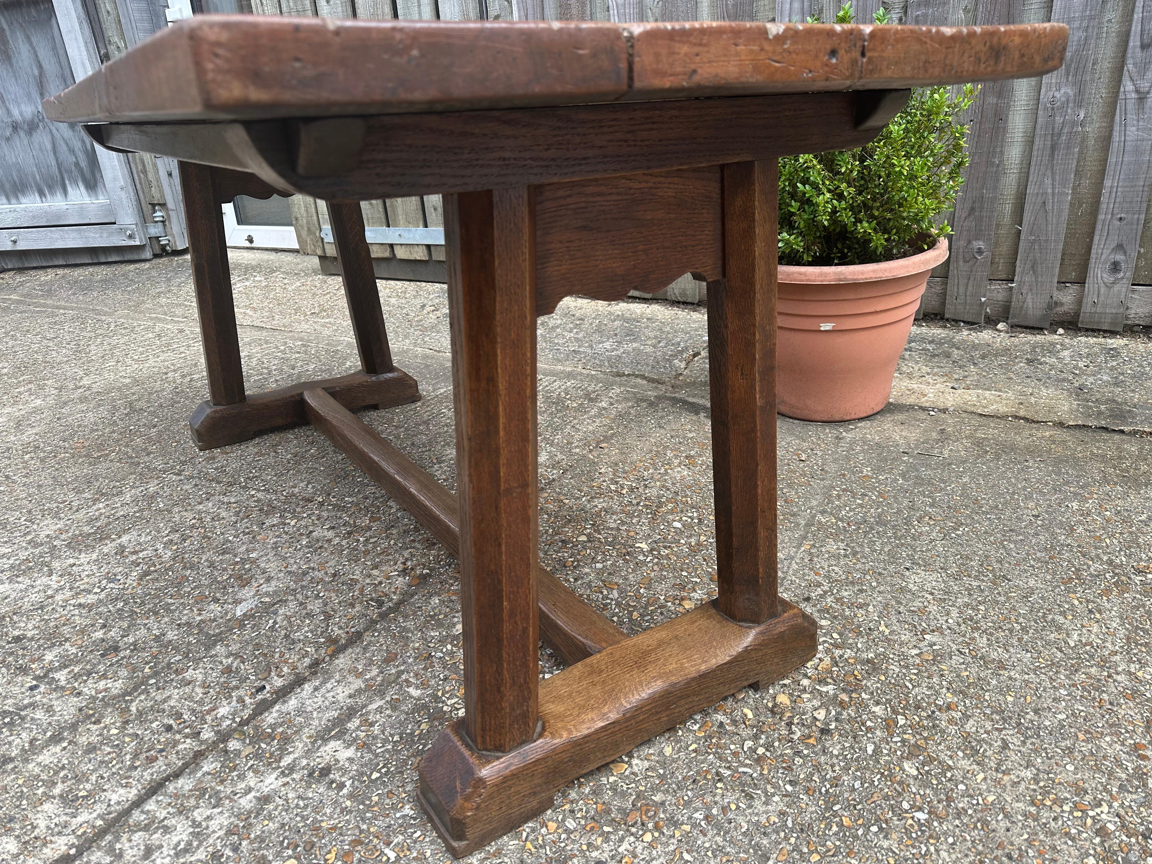 Rara mesa de comedor del siglo XVIII Hecho a mano en venta