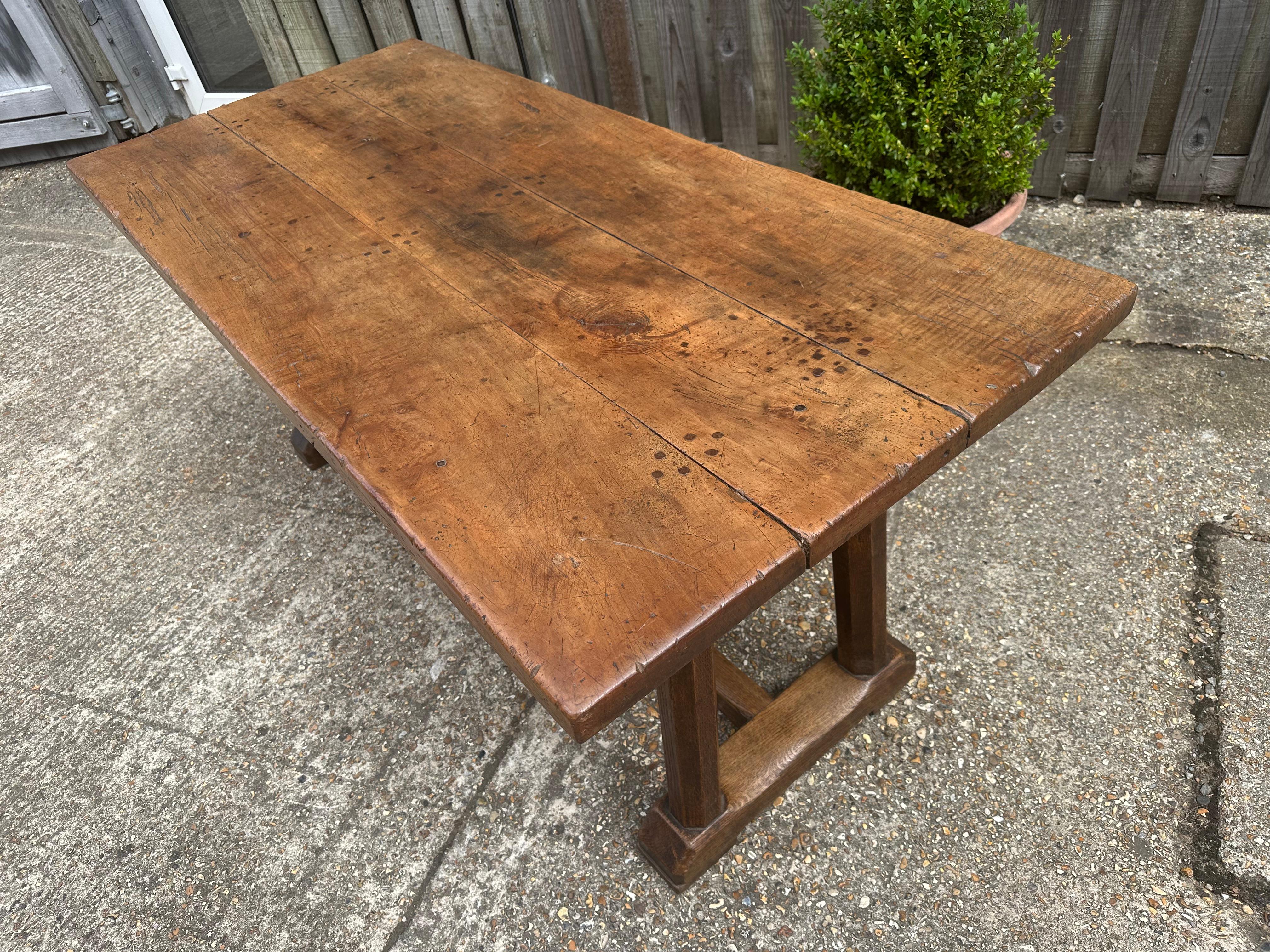 Fait main Rare table de salle à manger du 18e siècle en vente