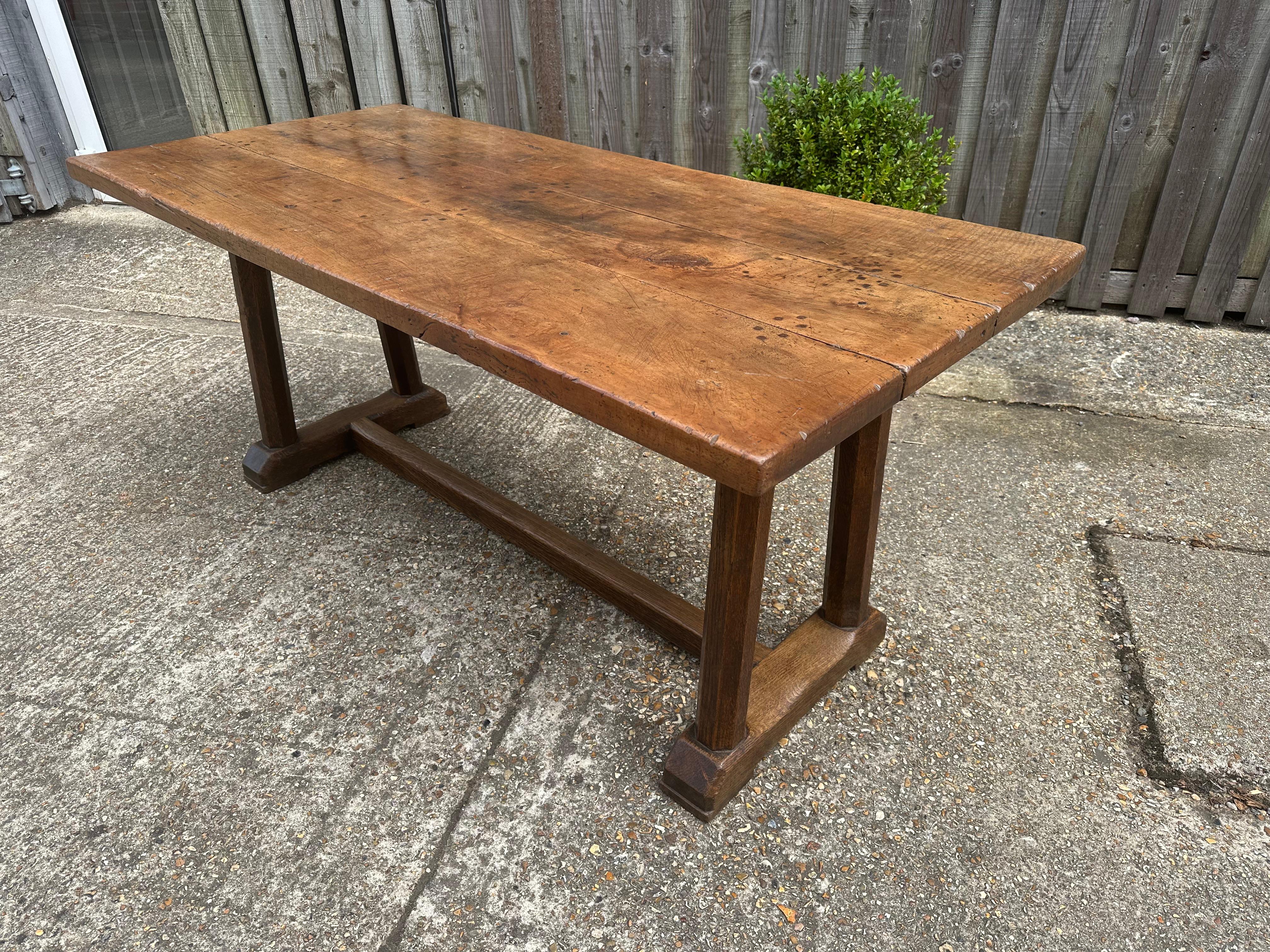 Rare table de salle à manger du 18e siècle Bon état - En vente à Billingshurst, GB