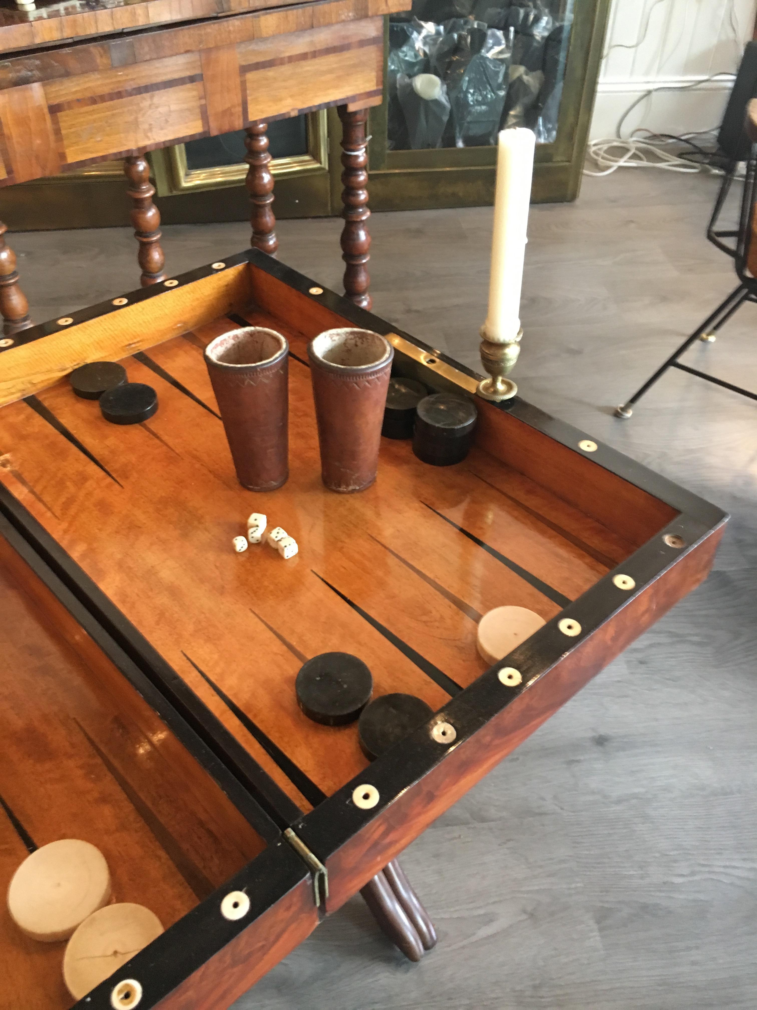 Rare 18th Century English Backgammon Set with Most of the Original Pieces In Good Condition In Buchanan, MI