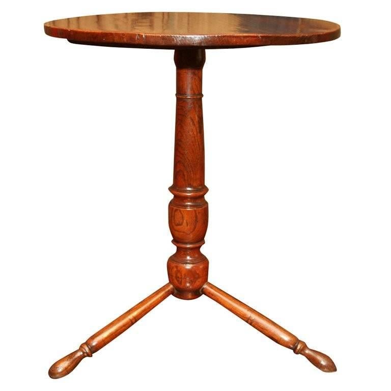 Seltener englischer Tisch mit gedrechselten Beinen aus Ulmenholz aus dem 18. Jahrhundert
