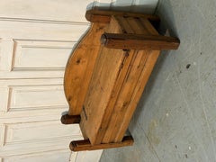 Seltene Tischbank aus Tannenholz aus dem 18. Jahrhundert mit niedriger Rückenlehne und vier Füßen