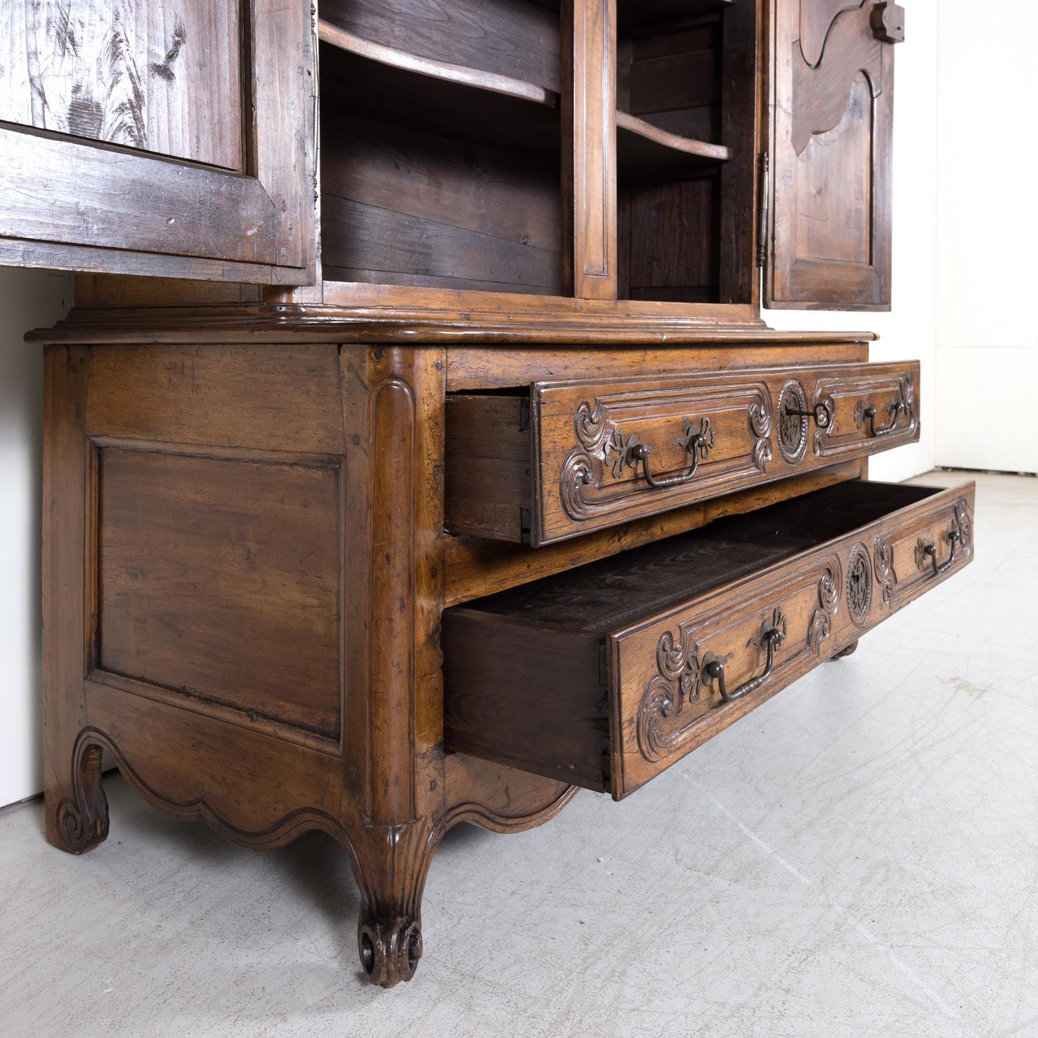 Rare 18th Century French Louis XV Period Walnut Armoire Pantalonnier Deux Corps In Good Condition For Sale In Birmingham, AL