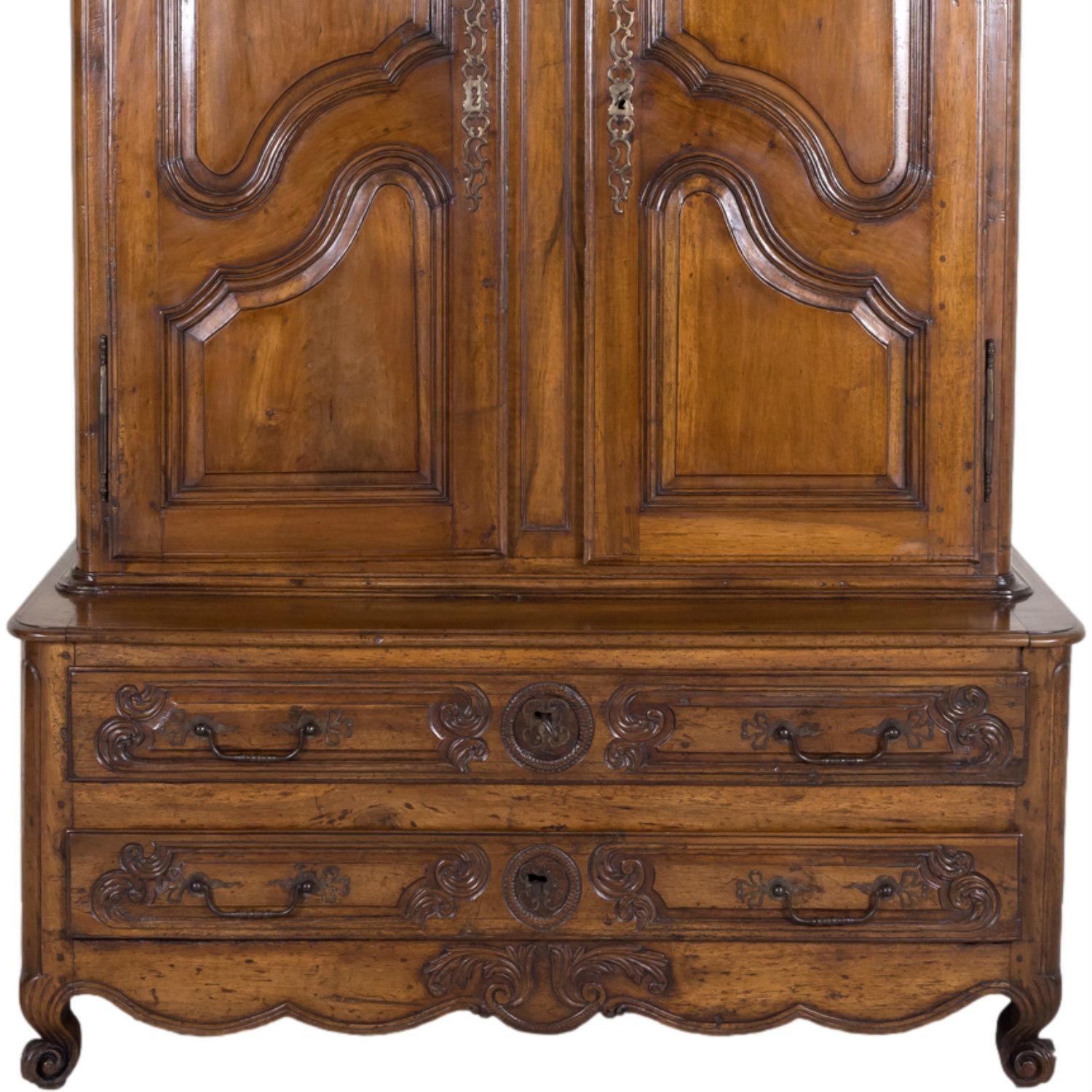 Rare 18th Century French Louis XV Period Walnut Armoire Pantalonnier Deux Corps For Sale 3