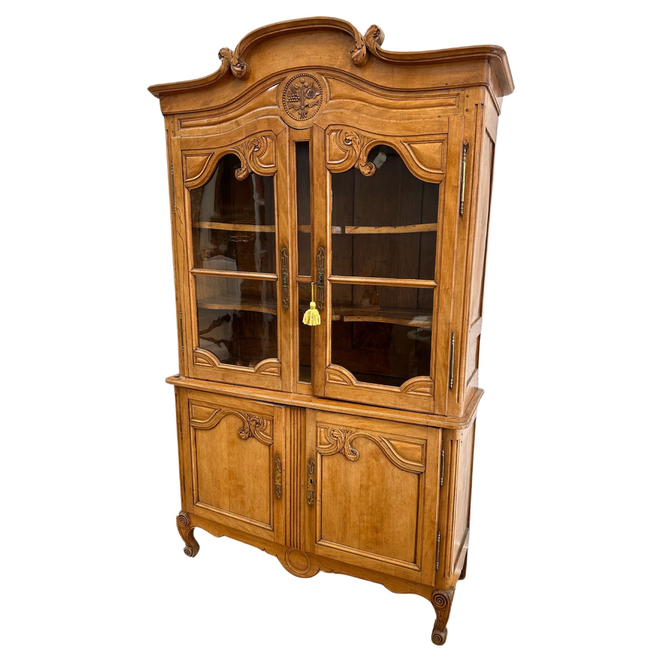Raro "Buffet Deux Corps" provincial francés del siglo XVIII en venta