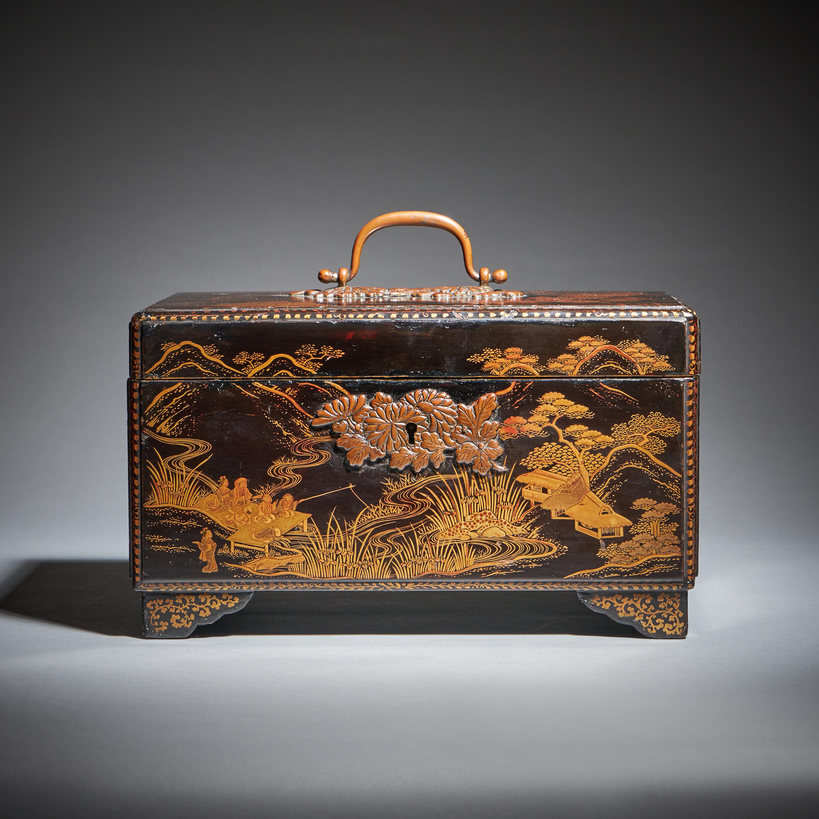 Rare boîte à thé du 18ème siècle en laque George III avec boîtes en laque d'origine en vente 5