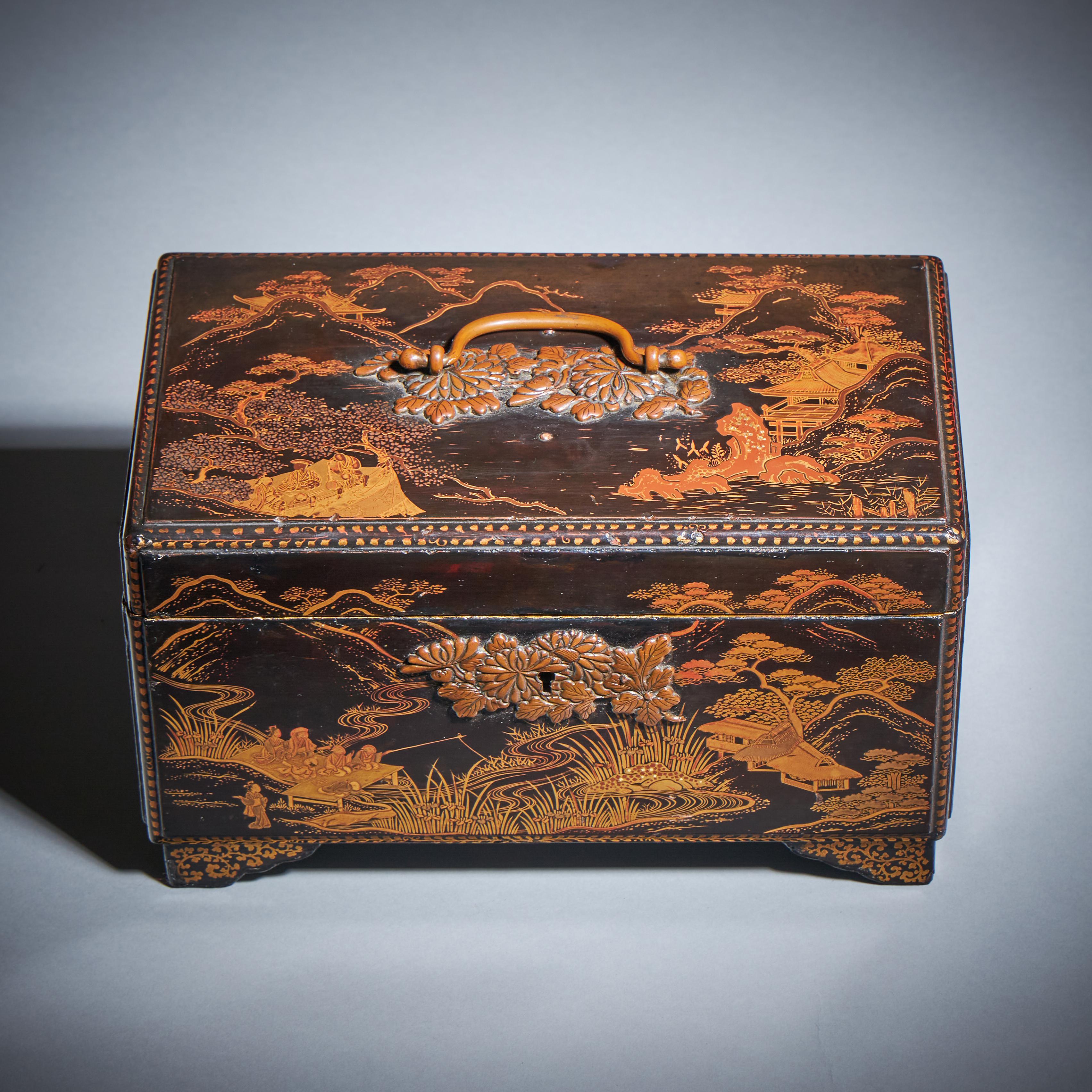 Rare boîte à thé du 18ème siècle en laque George III avec boîtes en laque d'origine en vente 8
