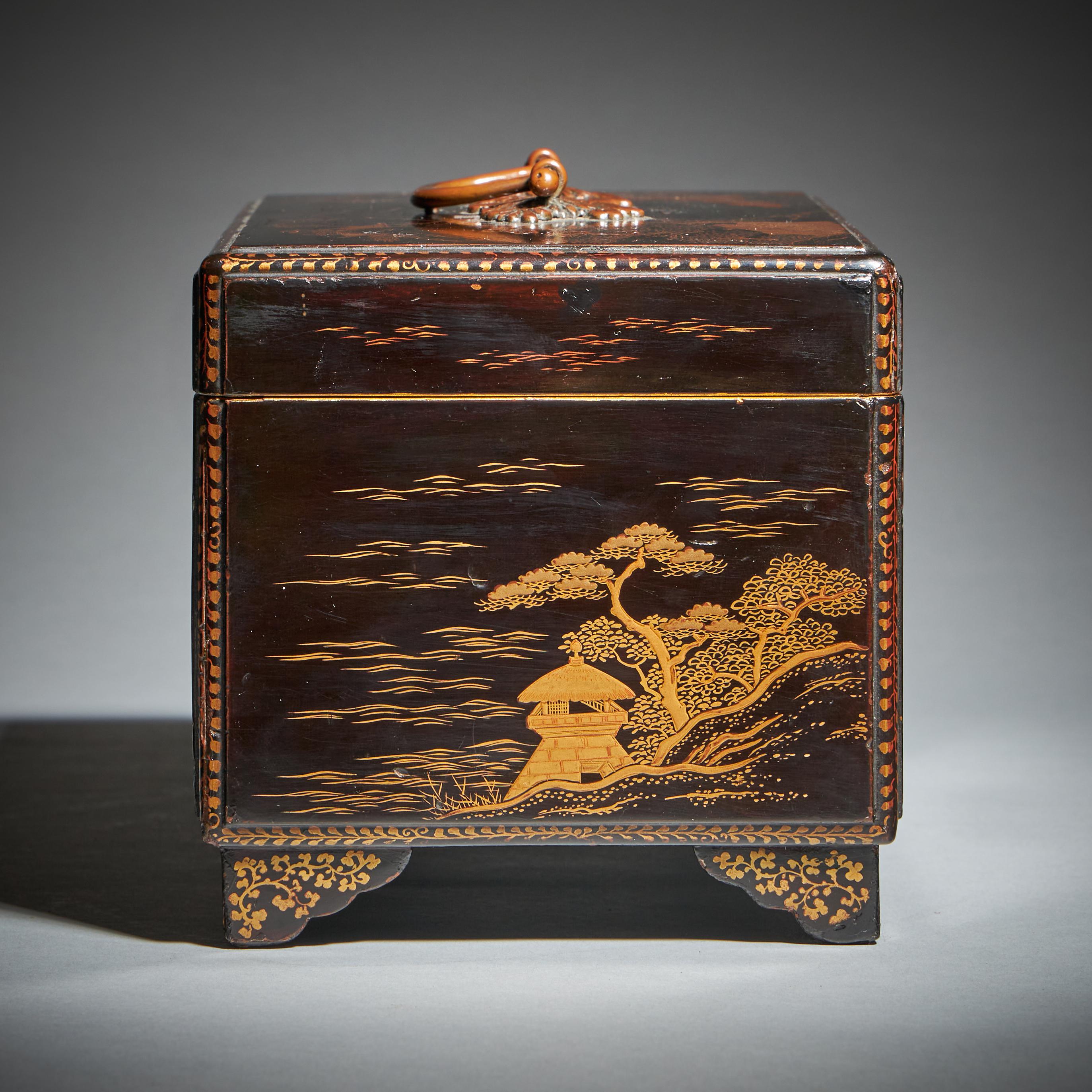 Rare boîte à thé du 18ème siècle en laque George III avec boîtes en laque d'origine en vente 2