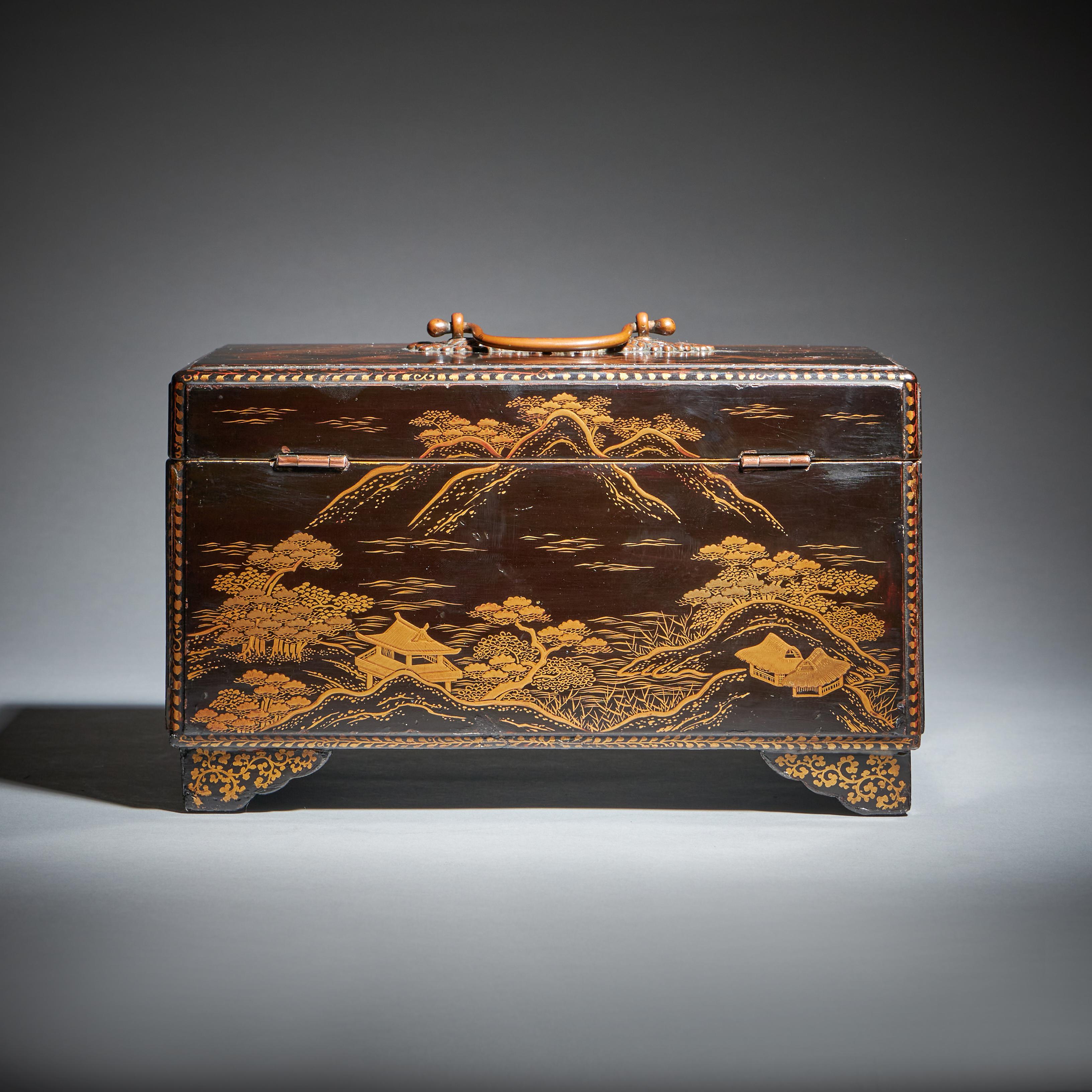 Rare boîte à thé du 18ème siècle en laque George III avec boîtes en laque d'origine en vente 3