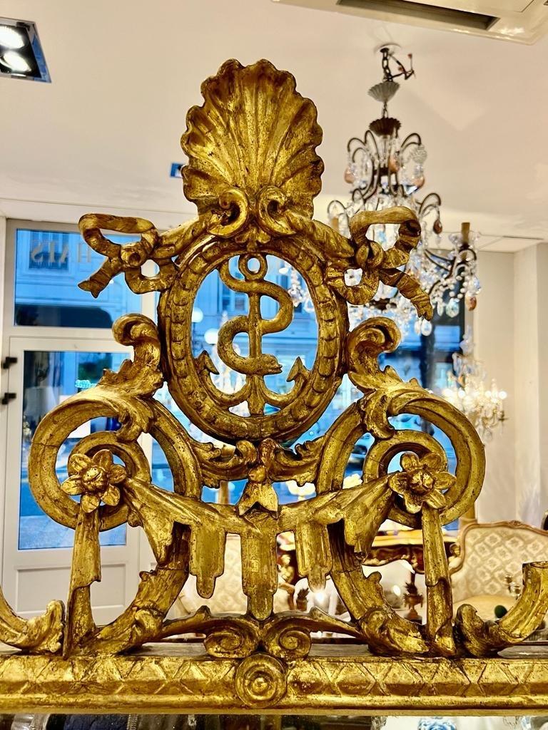 Raro specchio in legno dorato del XVIII secolo, Italia In condizioni buone in vendita a NICE, FR