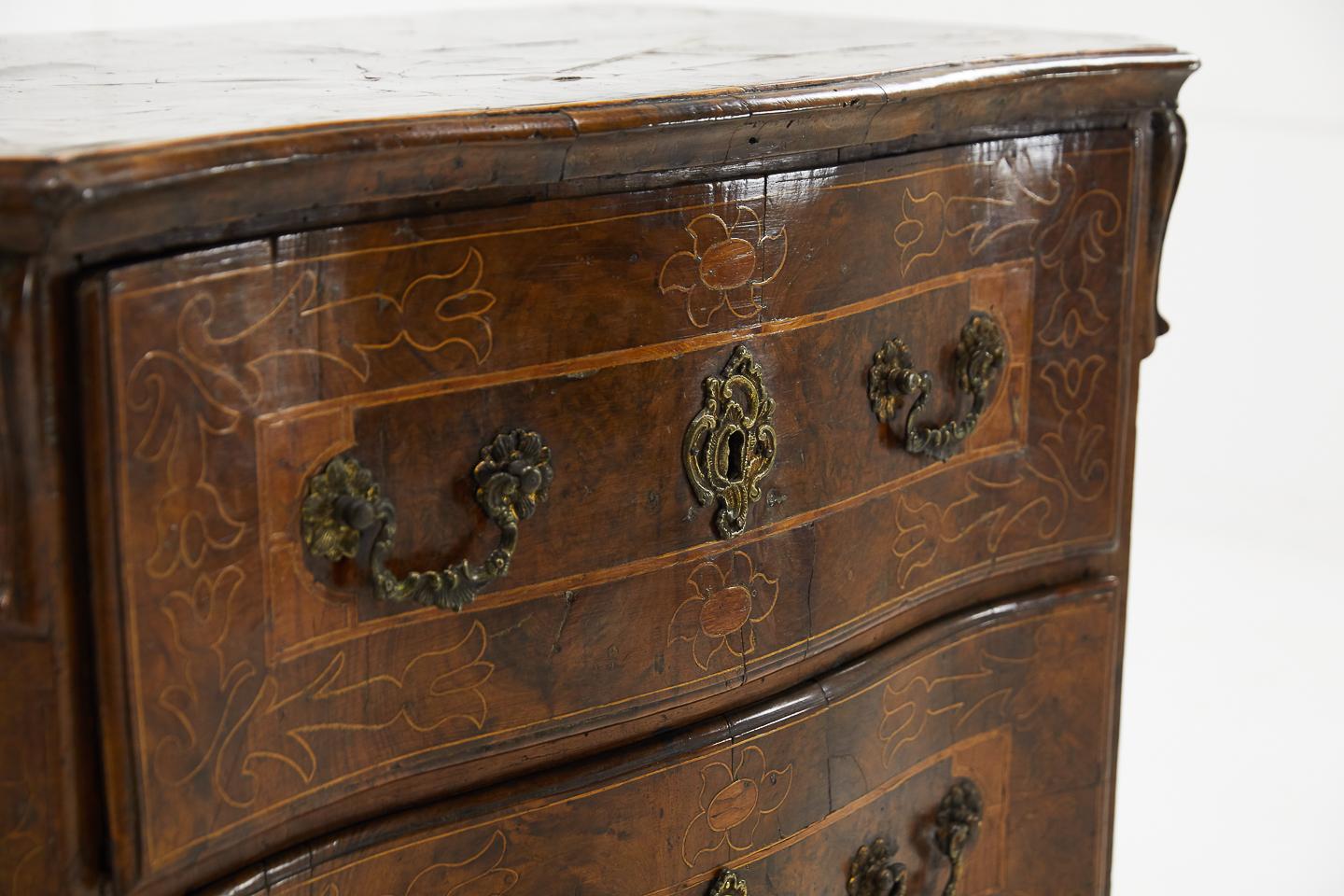 Rare 18th Century Inlaid Spanish Chest of Drawers In Good Condition In Gloucestershire, GB