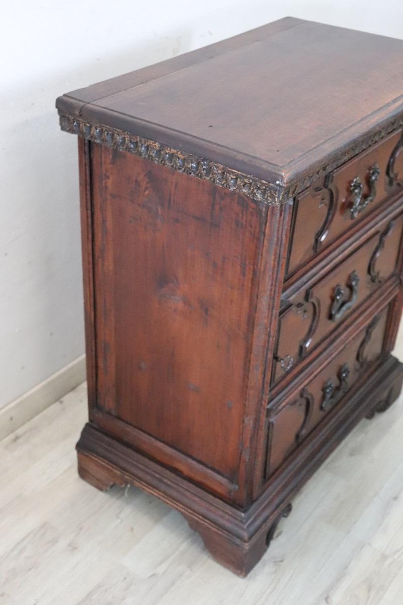 Rare 18th Century Italian Tuscany Solid Walnut Antique Nightstand For Sale 1