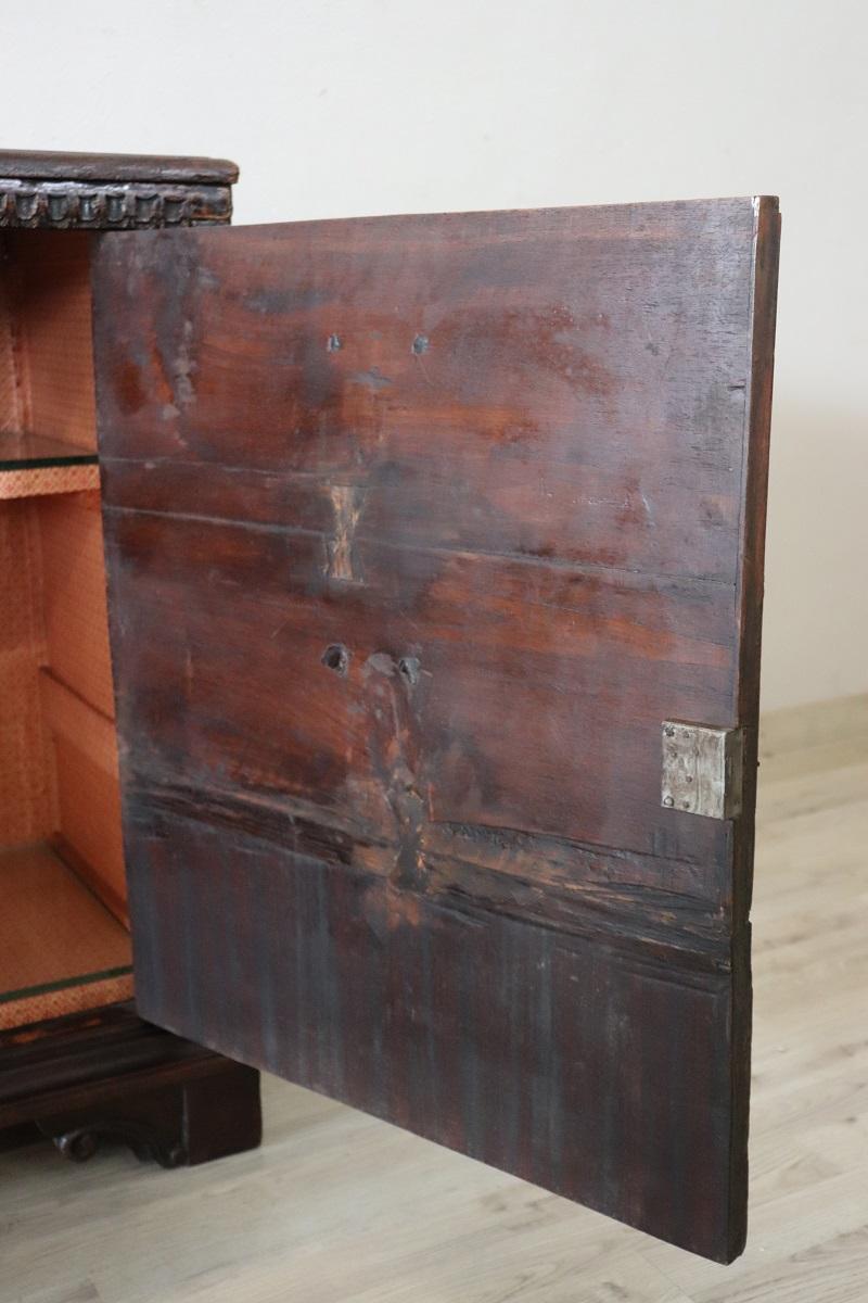 Rare 18th Century Italian Tuscany Solid Walnut Antique Nightstand For Sale 4