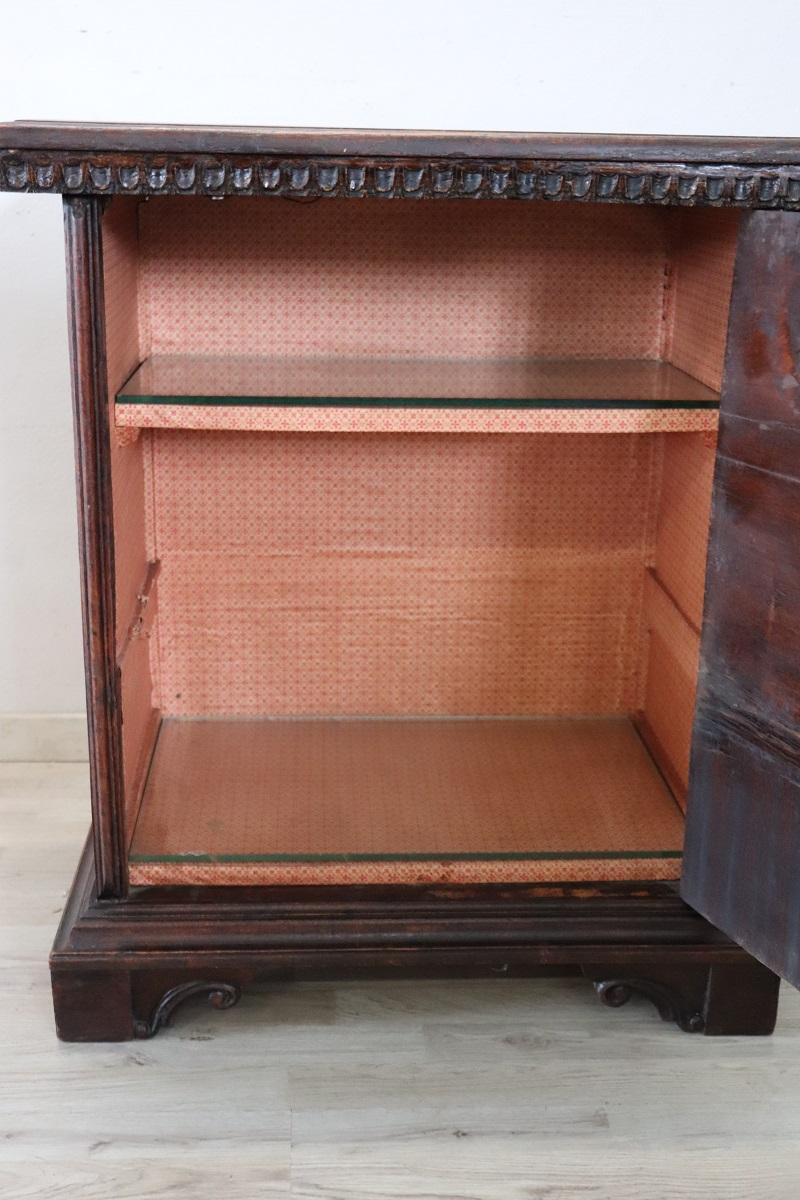 Rare 18th Century Italian Tuscany Solid Walnut Antique Nightstand For Sale 5