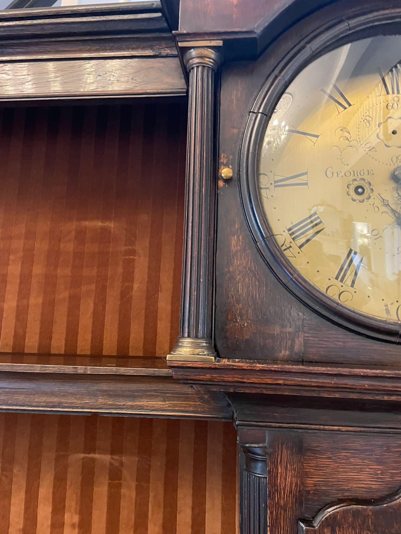 Raro comò antico di grandi dimensioni del XVIII secolo in Oak con scaffale e orologio a cassa lunga in vendita 4