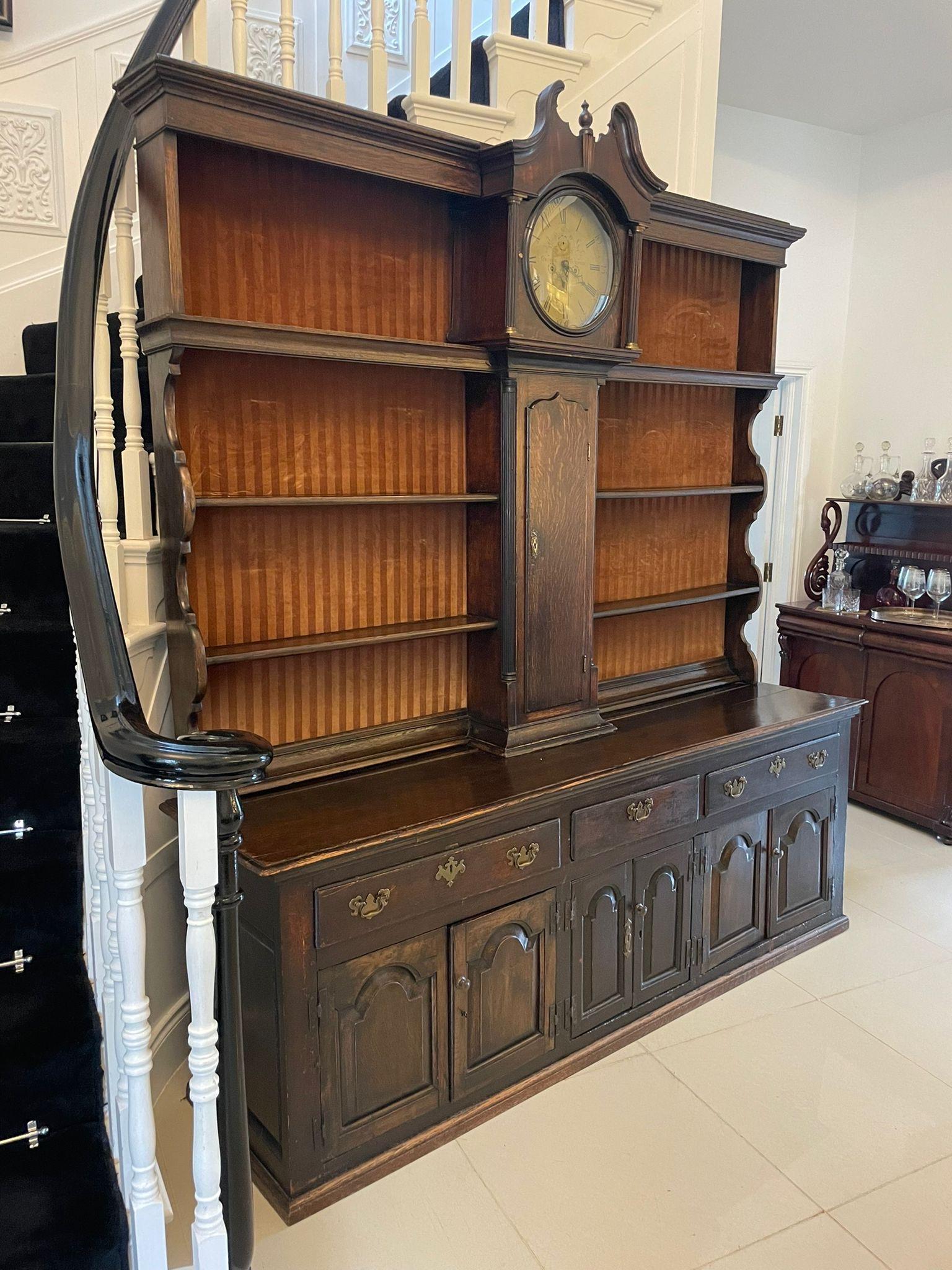 Quercia Raro comò antico di grandi dimensioni del XVIII secolo in Oak con scaffale e orologio a cassa lunga in vendita