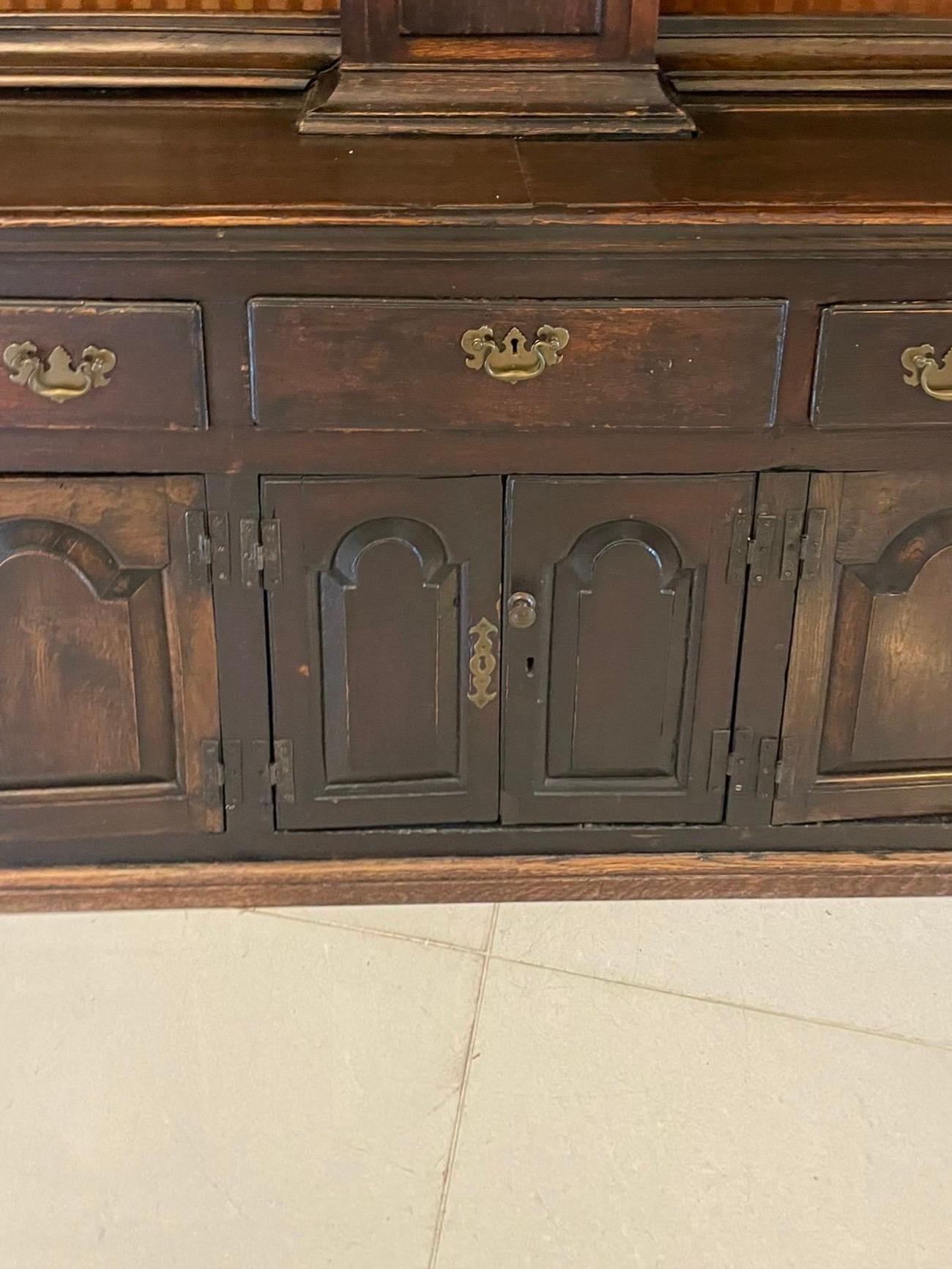 Raro comò antico di grandi dimensioni del XVIII secolo in Oak con scaffale e orologio a cassa lunga in vendita 1