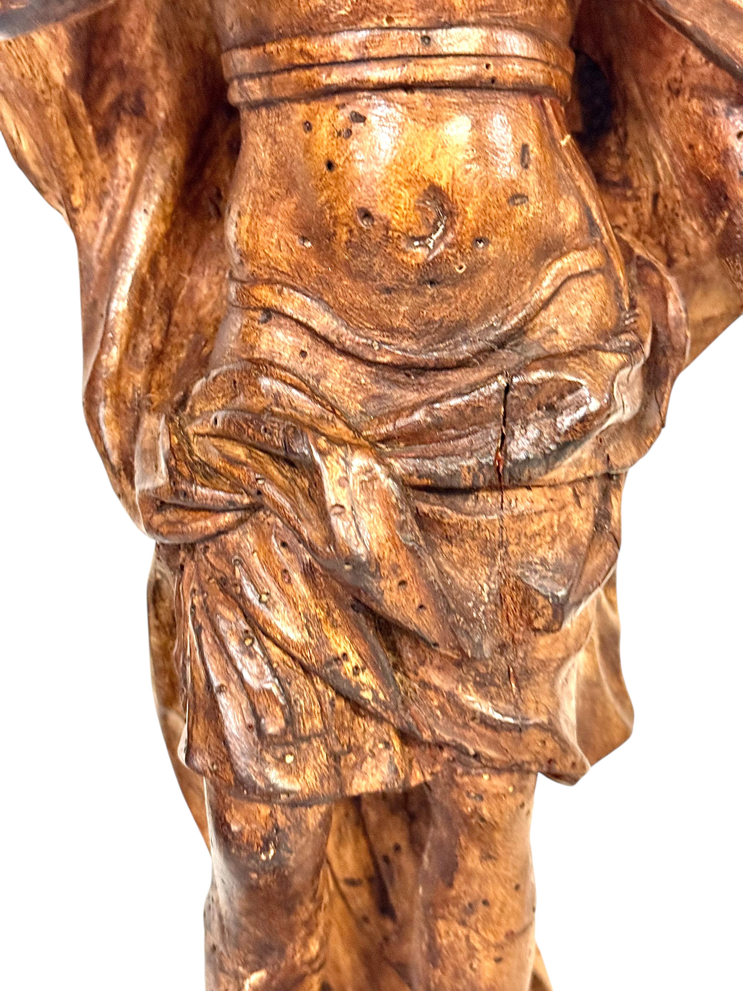 Rare sculpture royale en bois de tilleul du 18ème siècle, probablement Roi Louis XV en vente 3