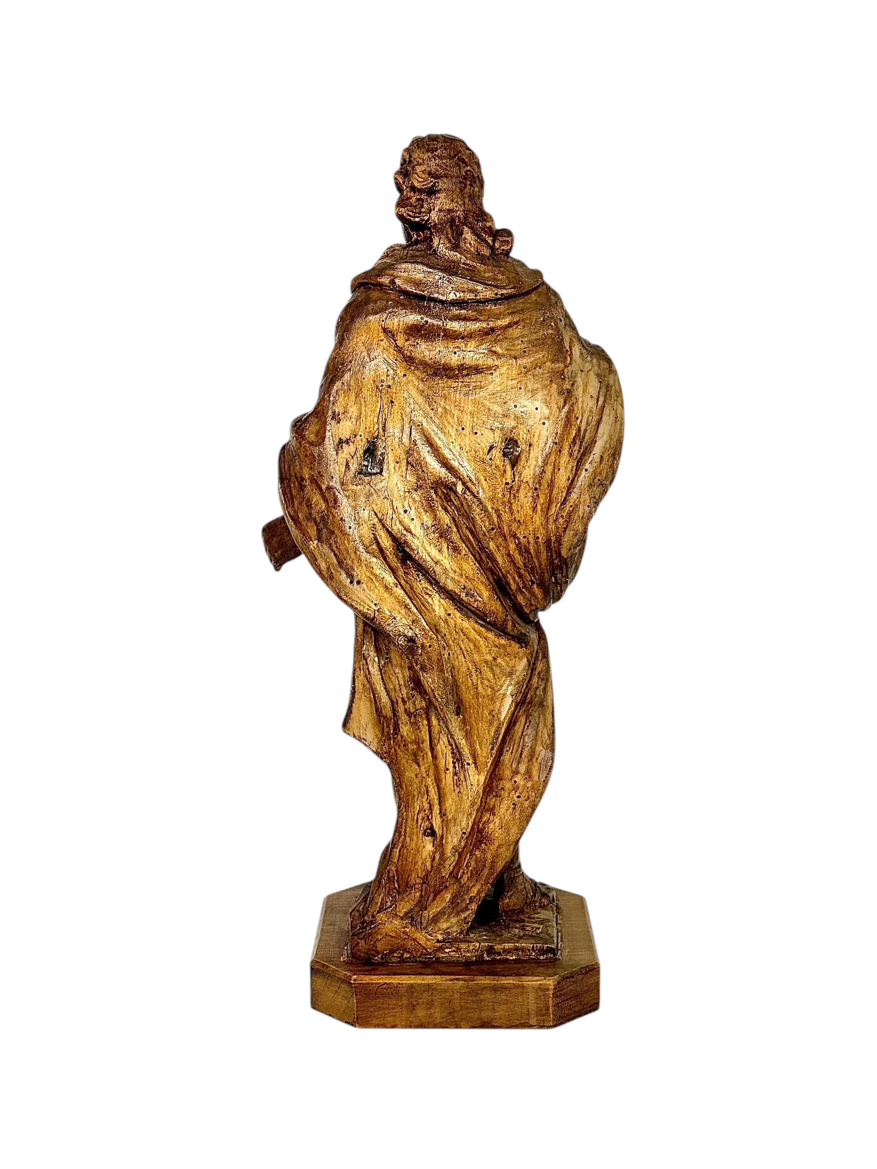 Rare sculpture royale en bois de tilleul du 18ème siècle, probablement Roi Louis XV en vente 4