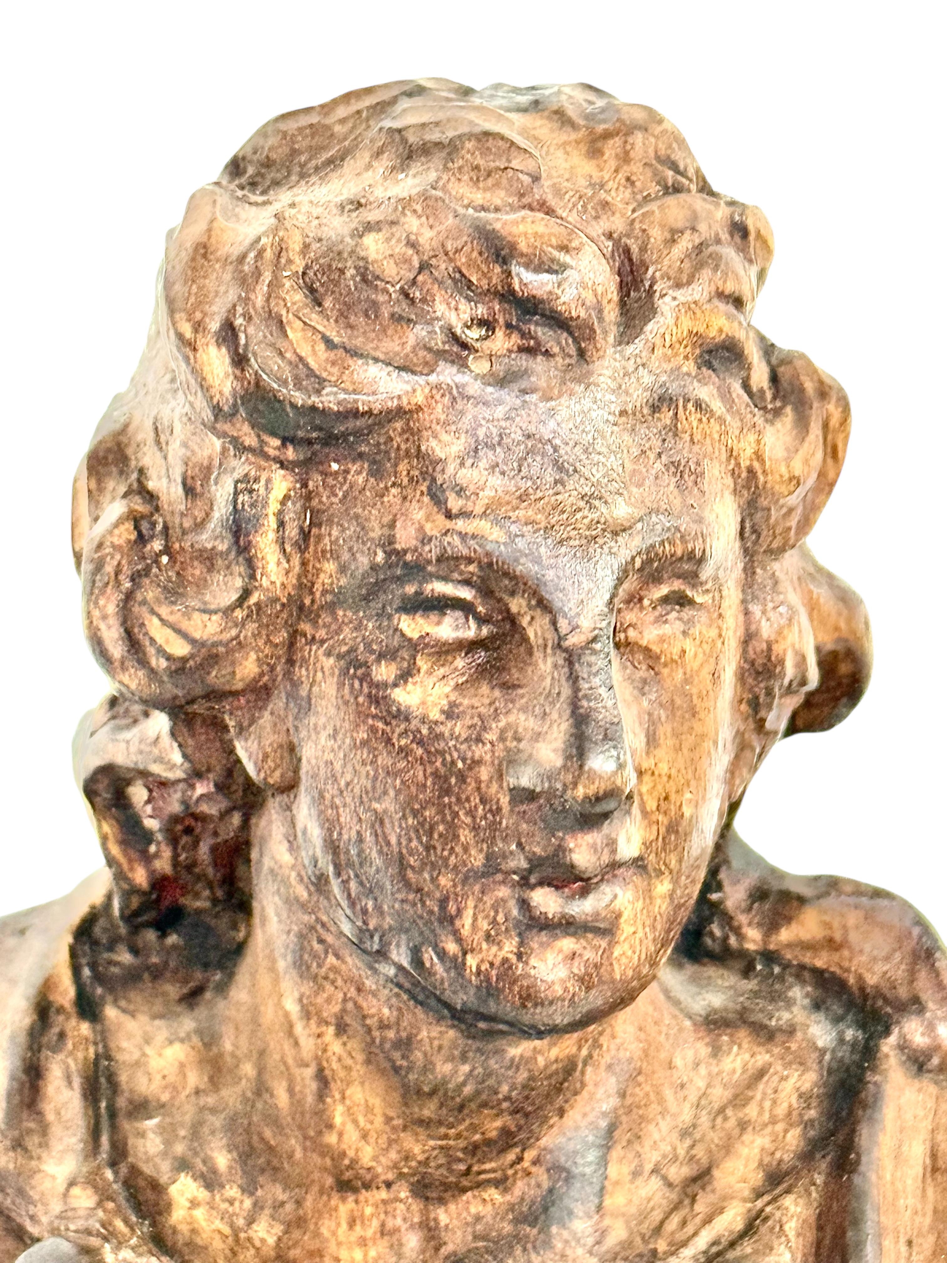 Rare sculpture royale en bois de tilleul du 18ème siècle, probablement Roi Louis XV en vente 8