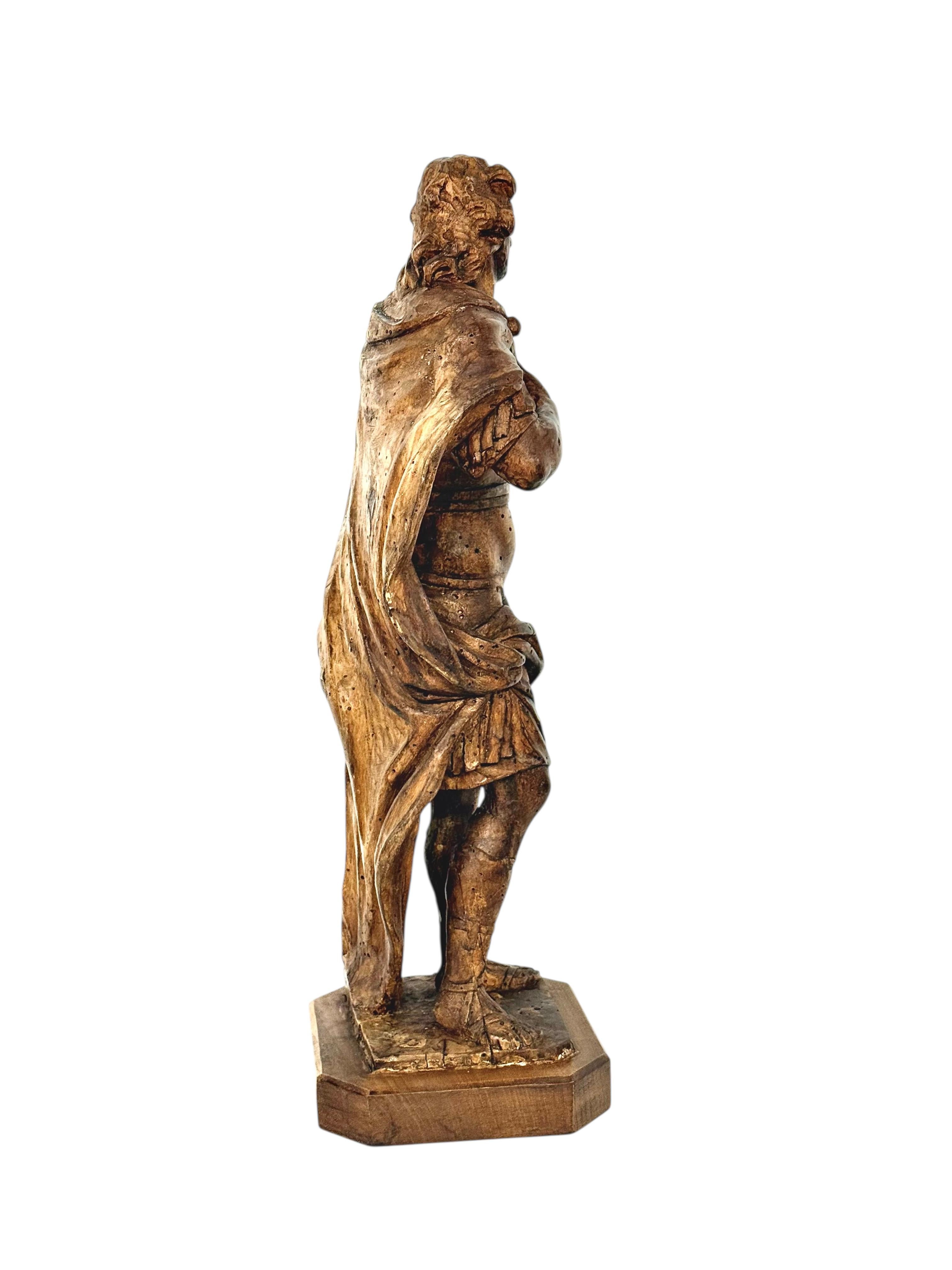 Rare sculpture royale en bois de tilleul du 18ème siècle, probablement Roi Louis XV en vente 11