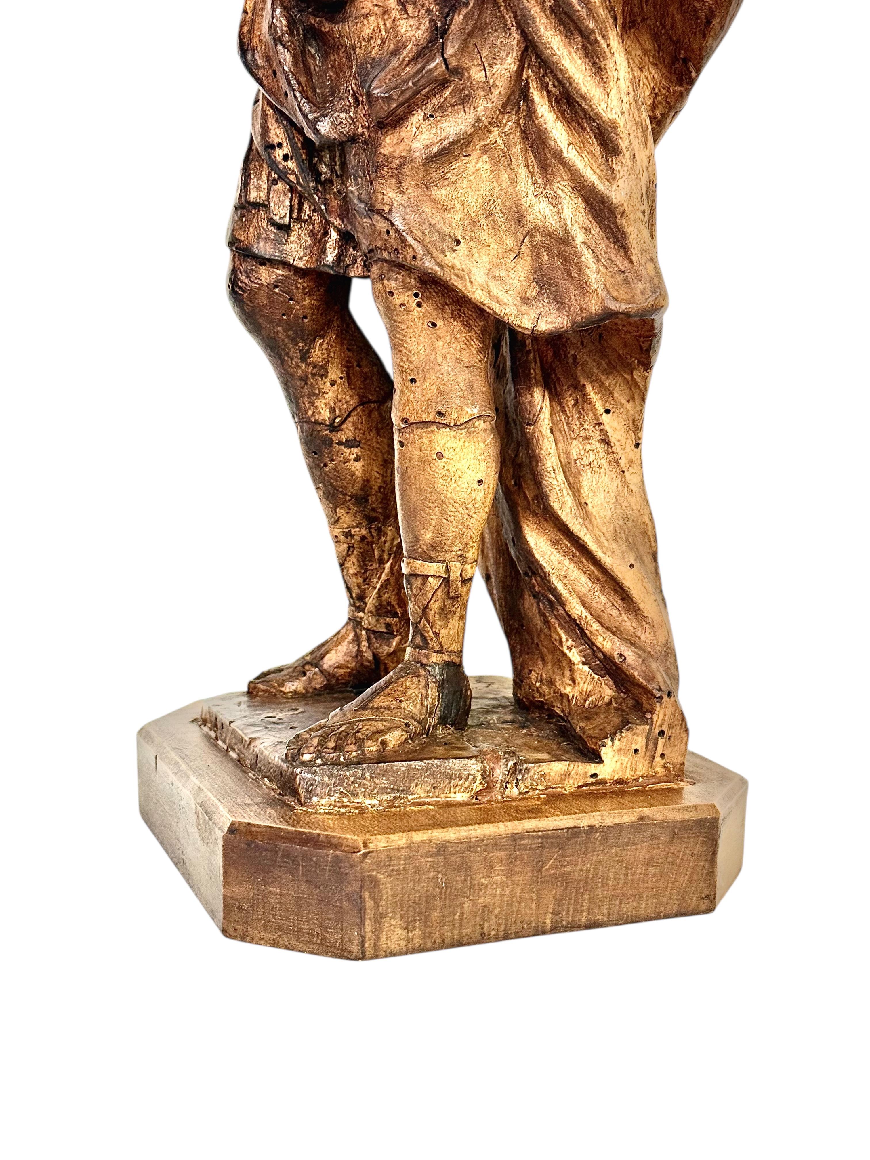 Rare sculpture royale en bois de tilleul du 18ème siècle, probablement Roi Louis XV en vente 1