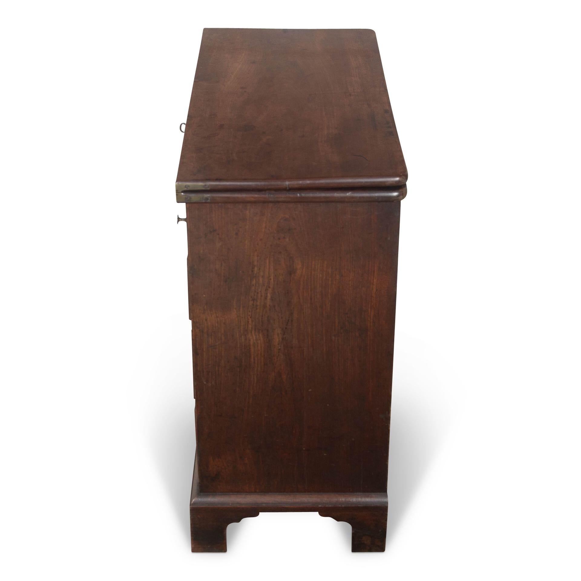 Rare 18th Century Mahogany bachelors Chest For Sale 1
