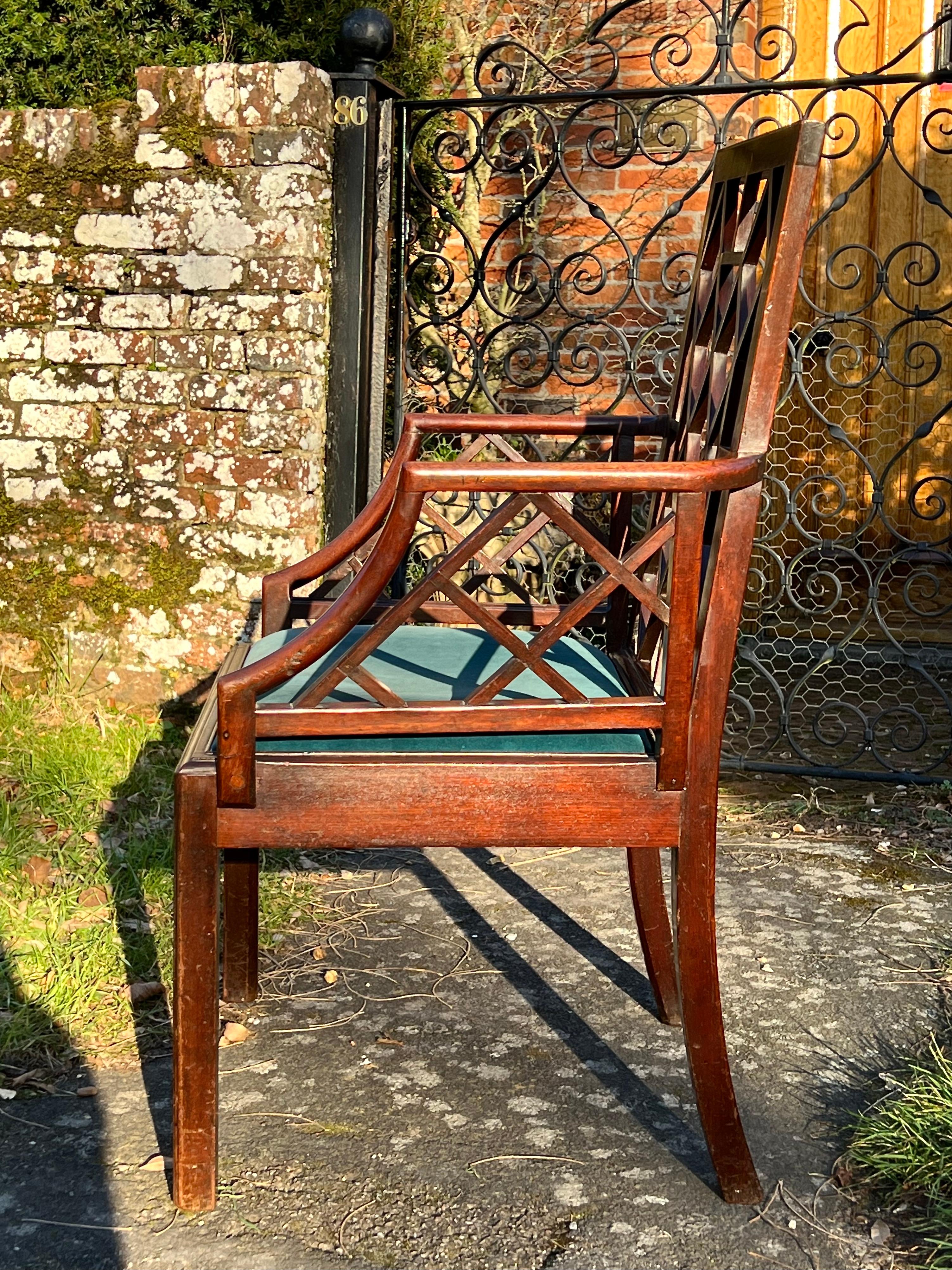 George III Rare fauteuil Cockpen en acajou du 18ème siècle en vente