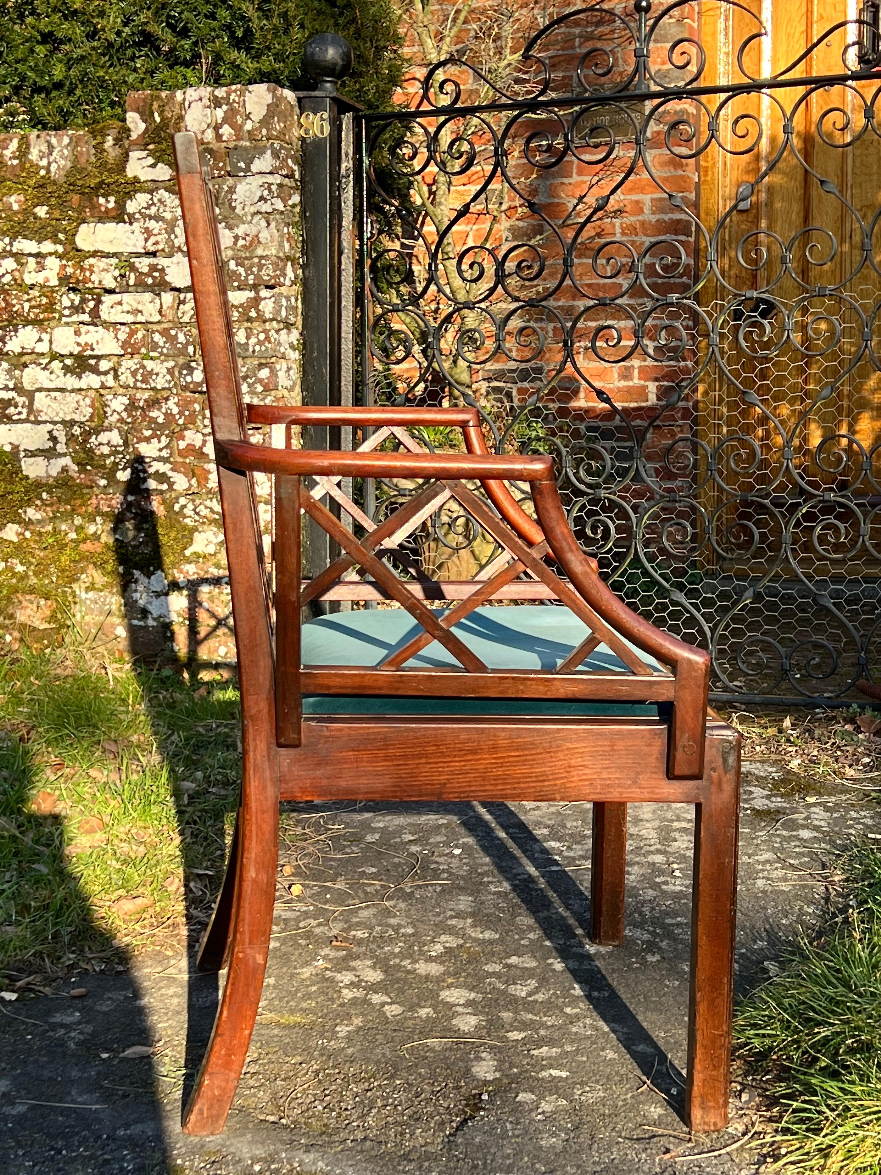XVIIIe siècle Rare fauteuil Cockpen en acajou du 18ème siècle en vente