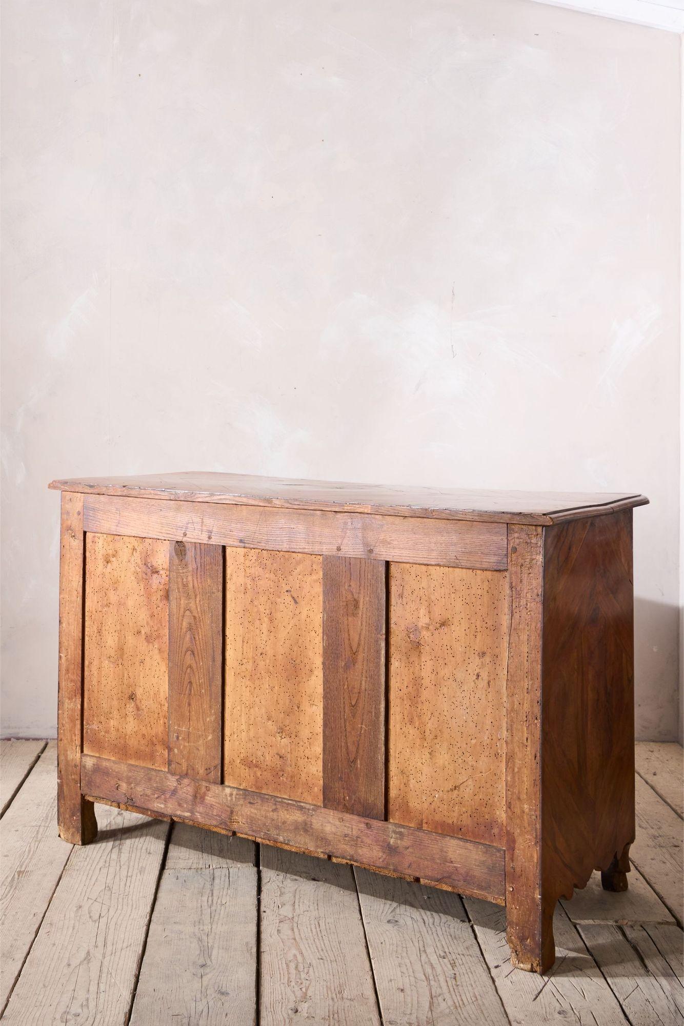 Rare commode maltaise du 18ème siècle en bois d'olivier en vente 7