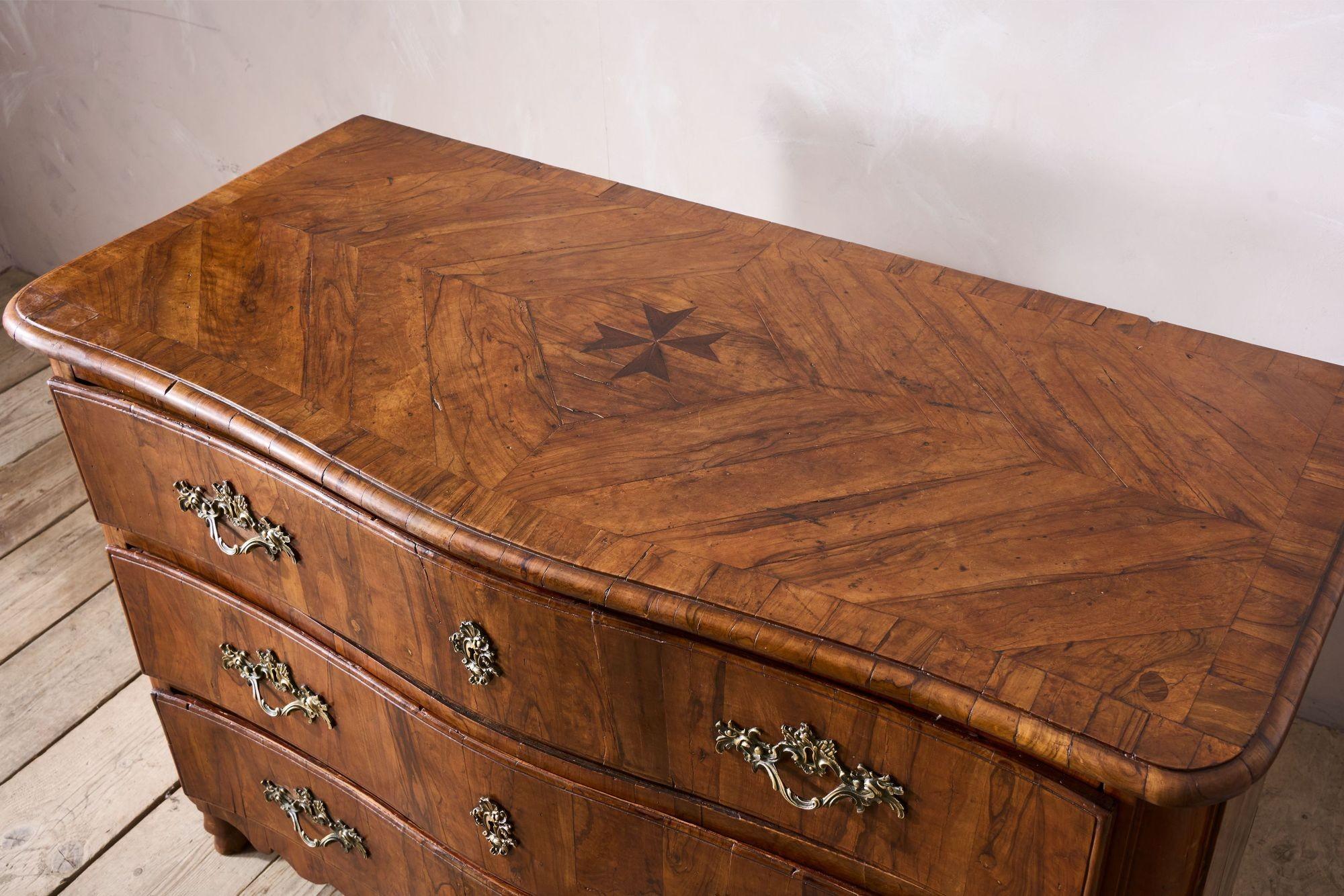 XVIIIe siècle et antérieur Rare commode maltaise du 18ème siècle en bois d'olivier en vente