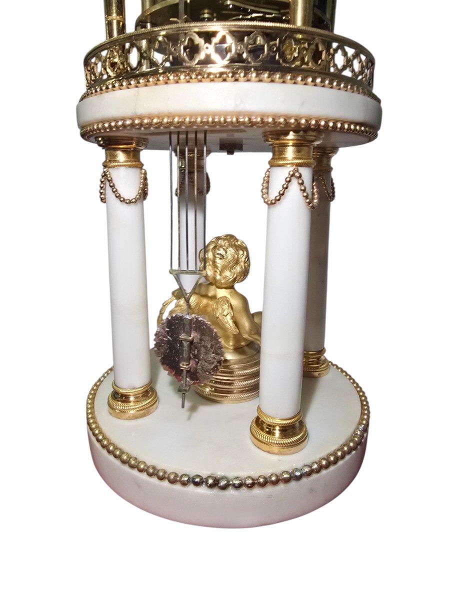 Seltene Uhr aus Marmor und vergoldeter Bronze aus dem 18. Jahrhundert - signiert 
