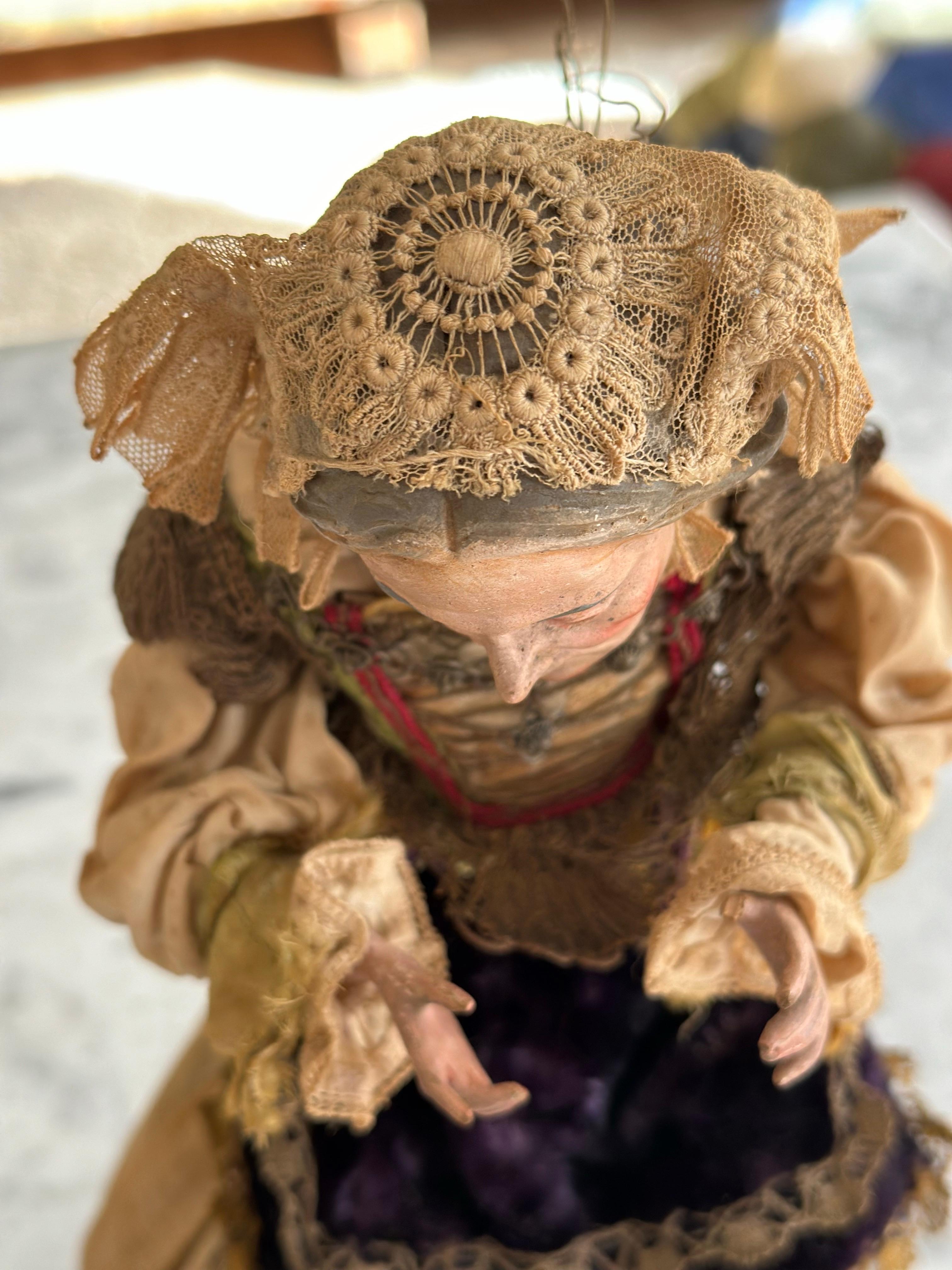 Rare 18th Century Neapolitan Nativity Figure – Woman in Traditional Dress For Sale 5