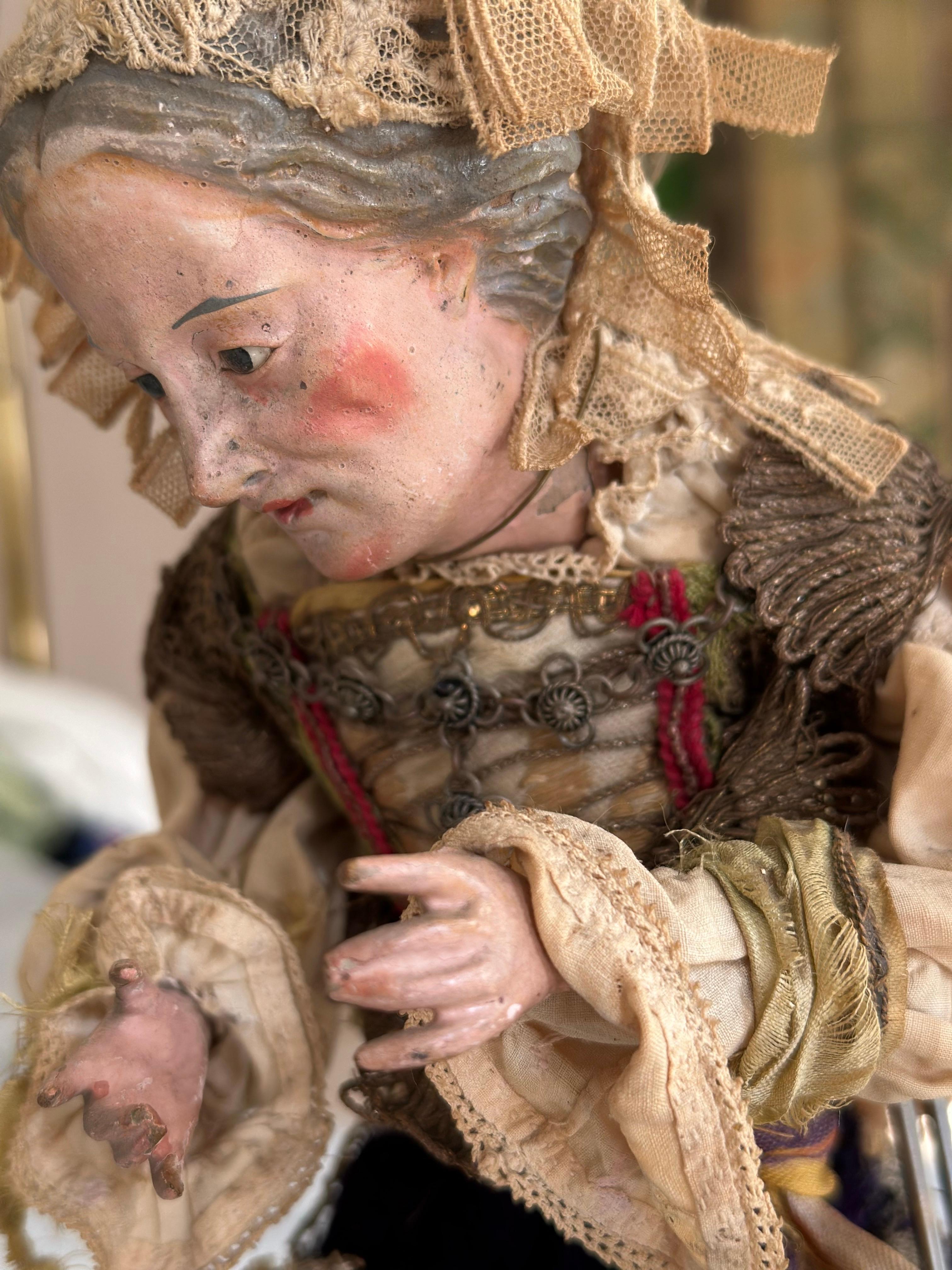 Hand-Carved Rare 18th Century Neapolitan Nativity Figure – Woman in Traditional Dress For Sale