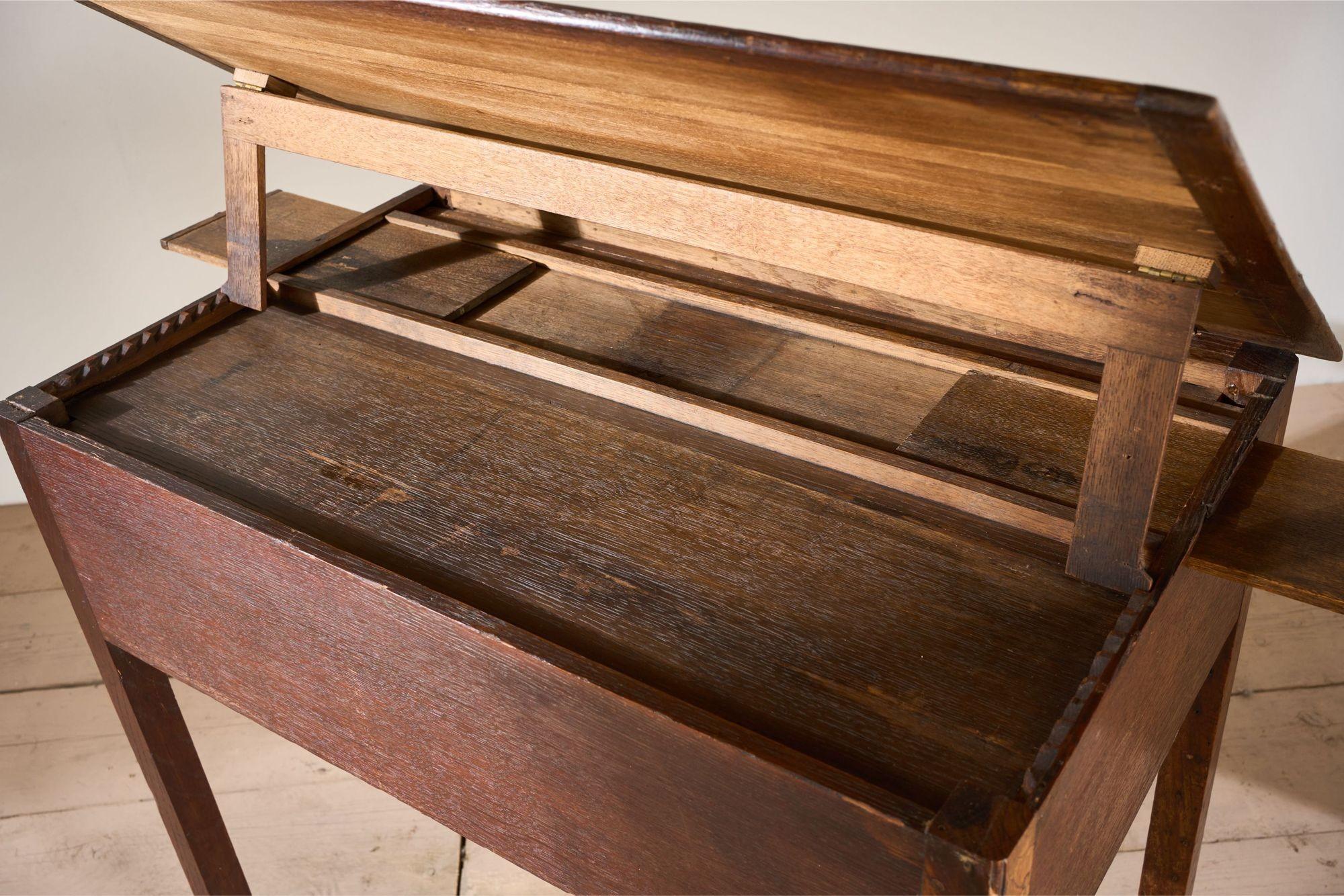 XVIIIe siècle Rare table d'artiste en Oak du 18e siècle en vente