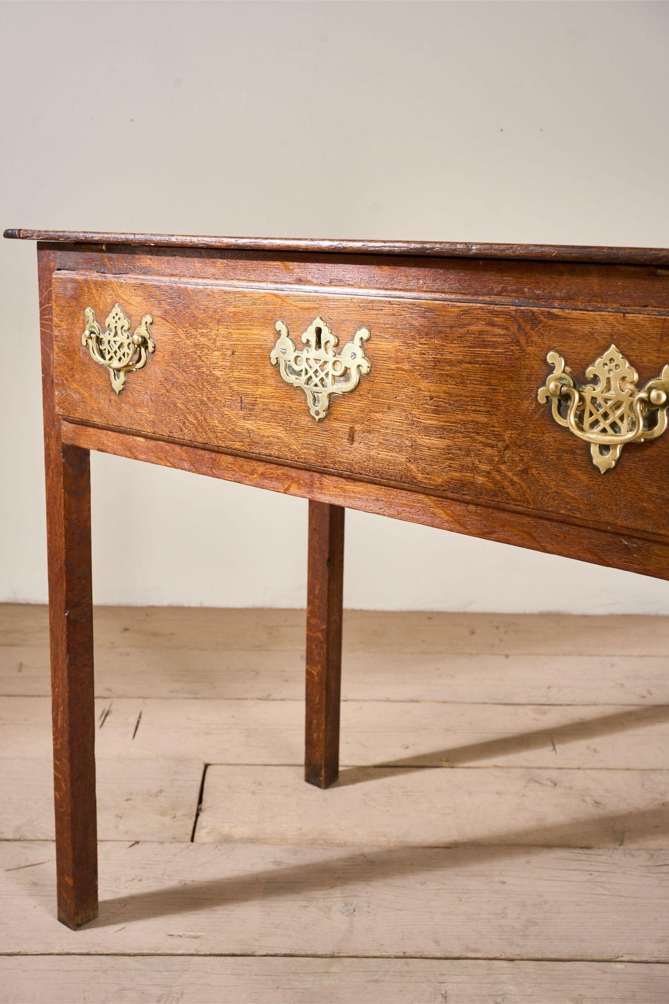 Rare table d'artiste en Oak du 18e siècle en vente 2
