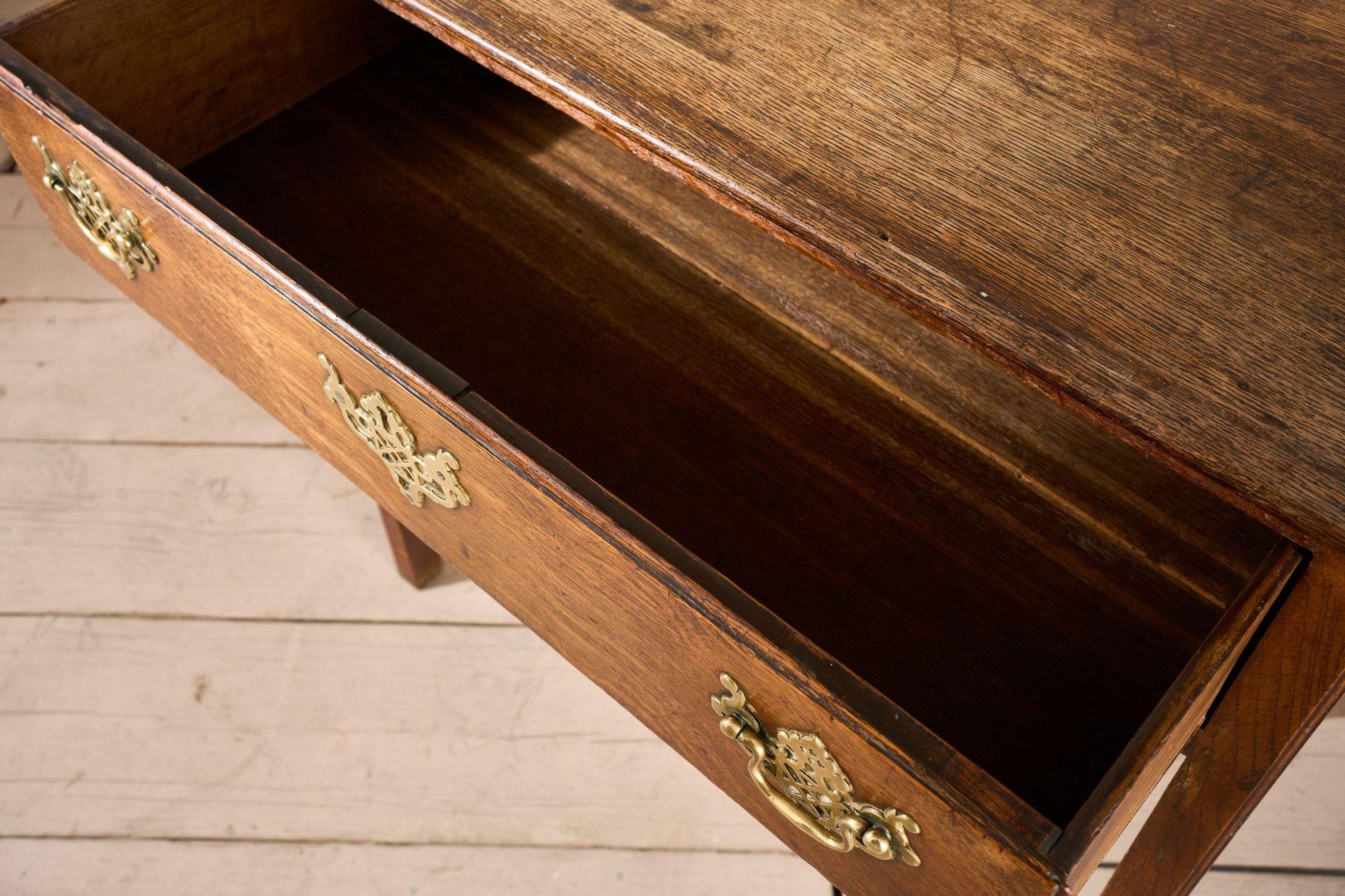 Rare table d'artiste en Oak du 18e siècle en vente 3