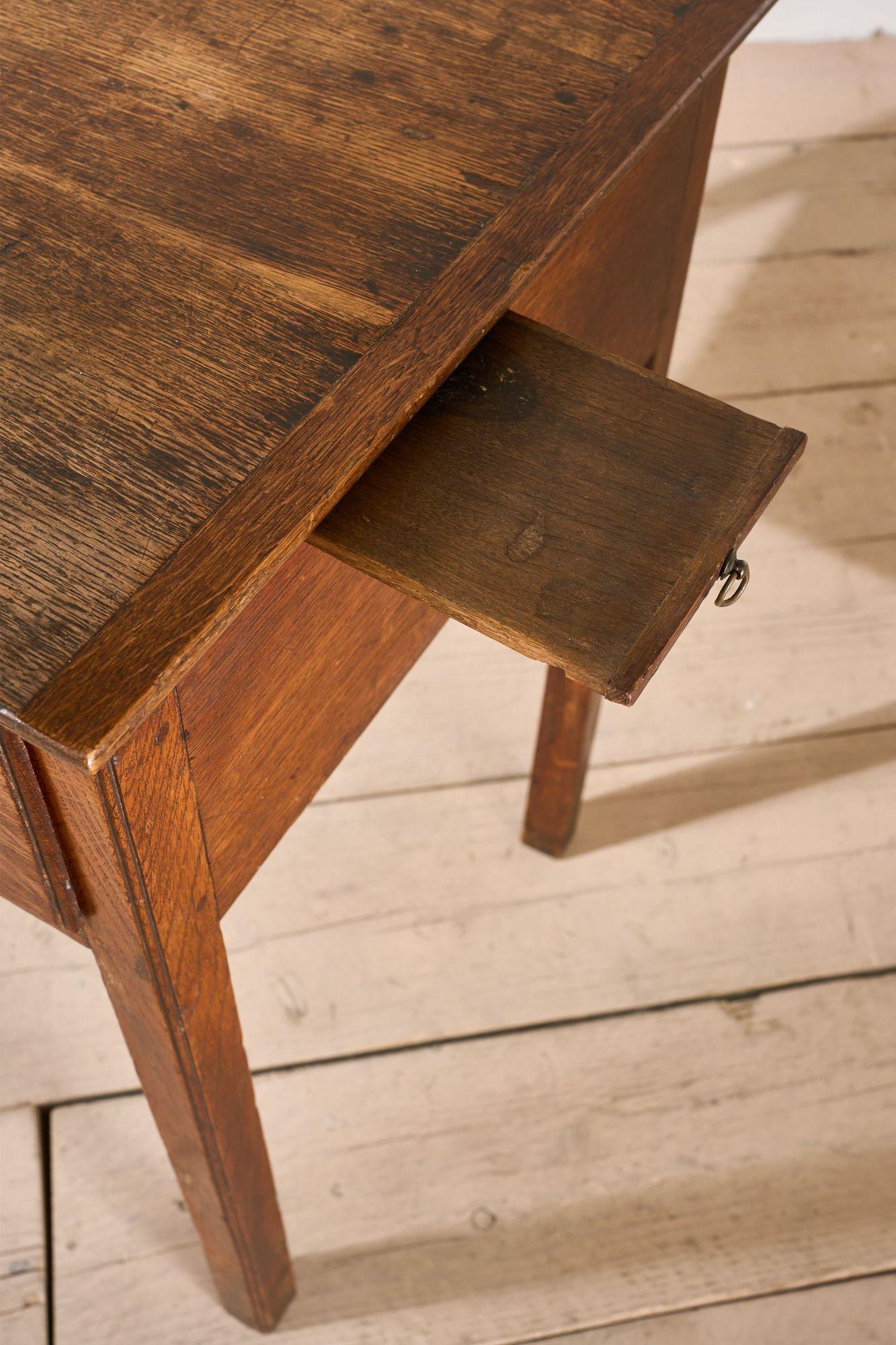 Rare table d'artiste en Oak du 18e siècle en vente 4