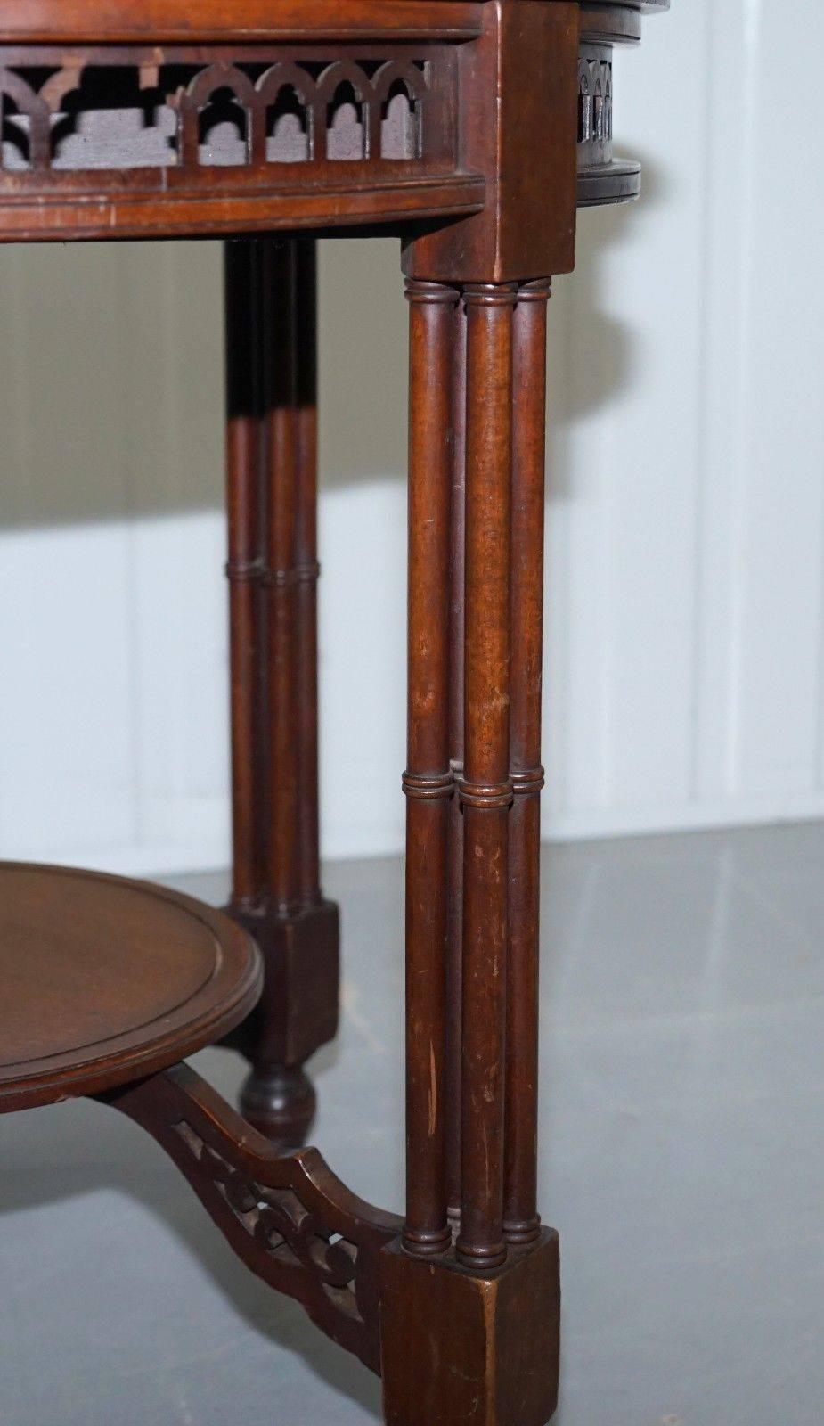 Rare 18th Century Style Thomas Chippendale Clustered Column Leg Occasional Table 4
