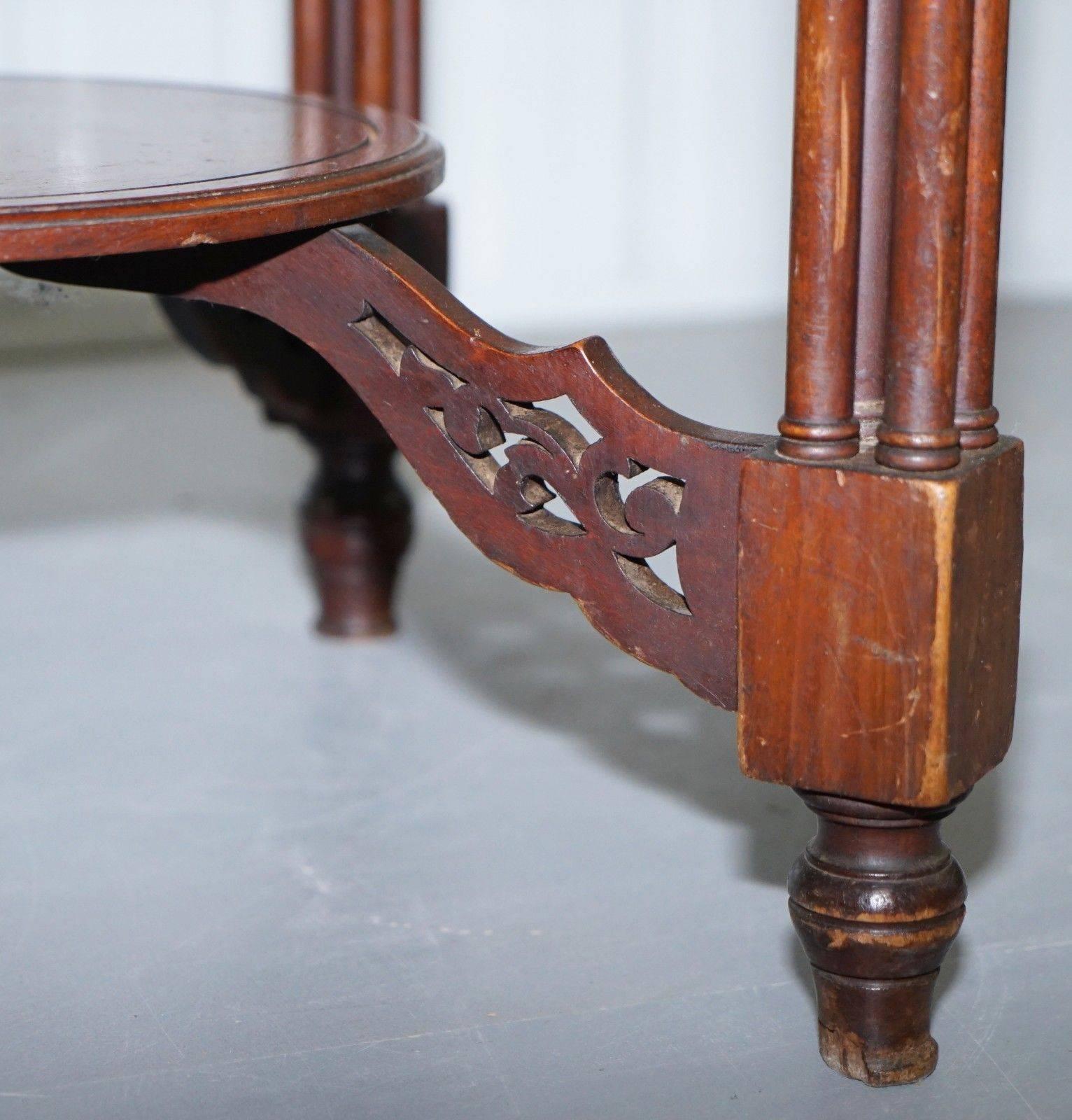 Rare 18th Century Style Thomas Chippendale Clustered Column Leg Occasional Table 2