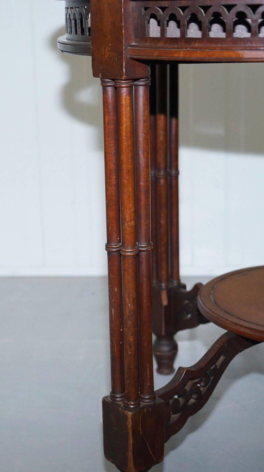 Rare 18th Century Style Thomas Chippendale Clustered Column Leg Occasional Table 3