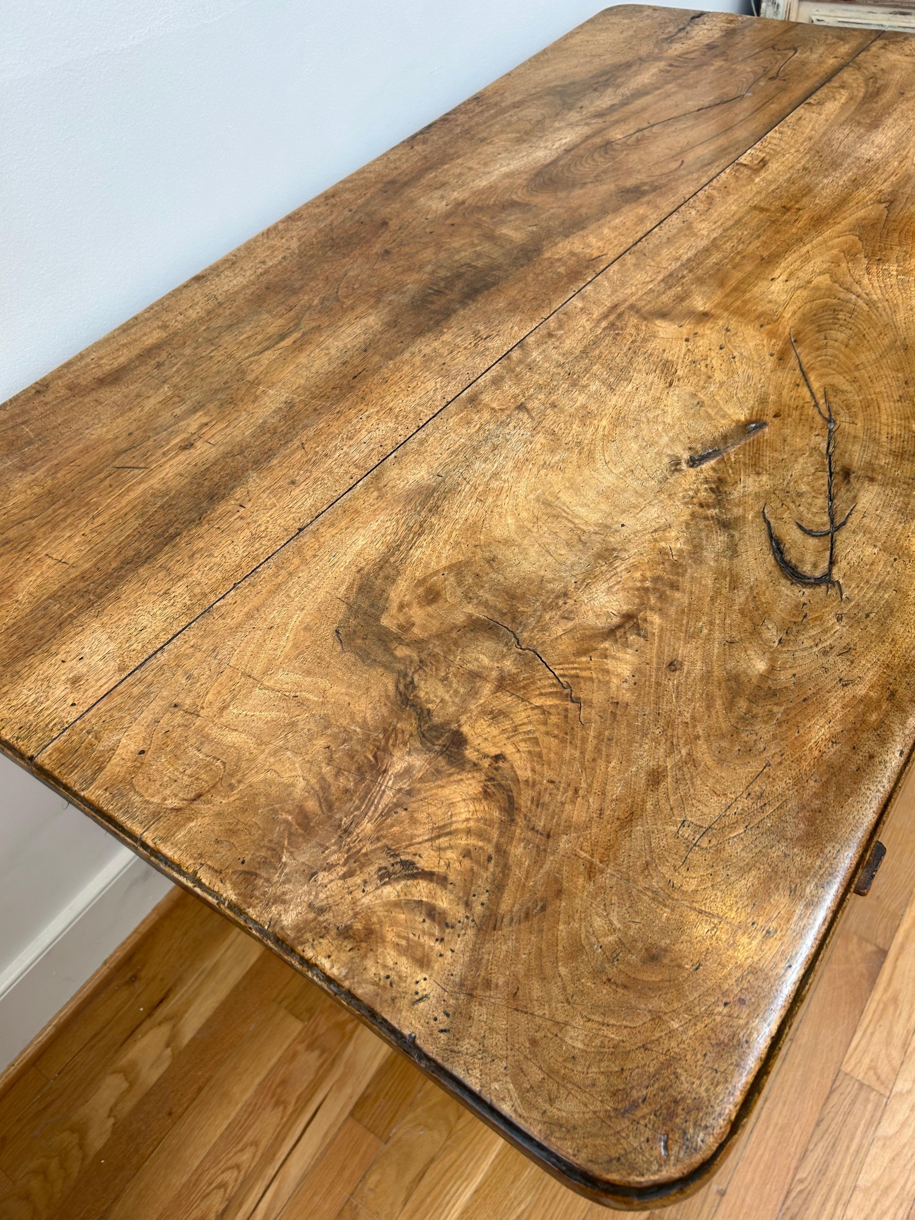 Rare table à tréteaux suisse du 18ème siècle. en vente 1