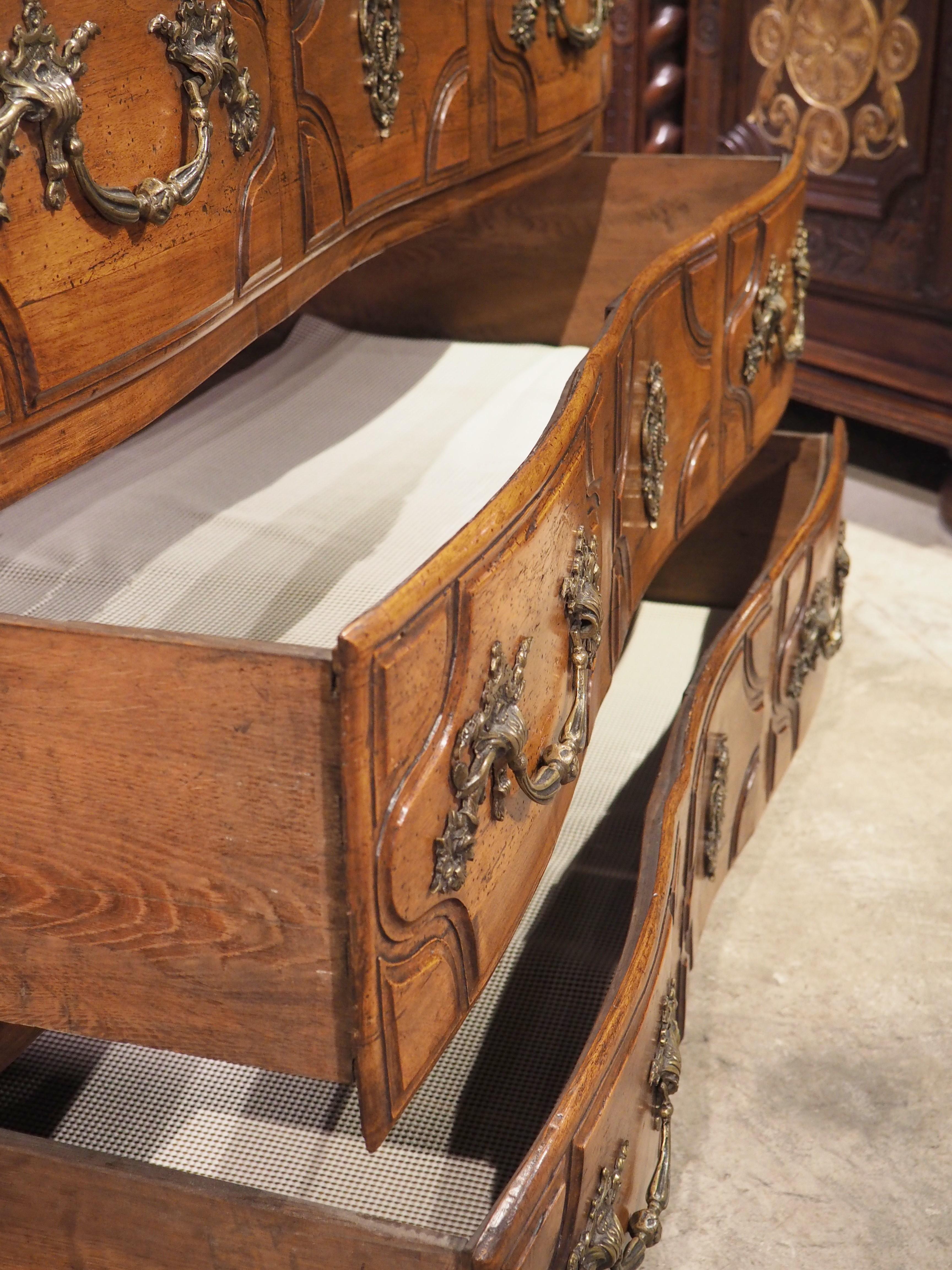 Rare 18th Century Walnut Wood Commode from the Île-de-France Region 3