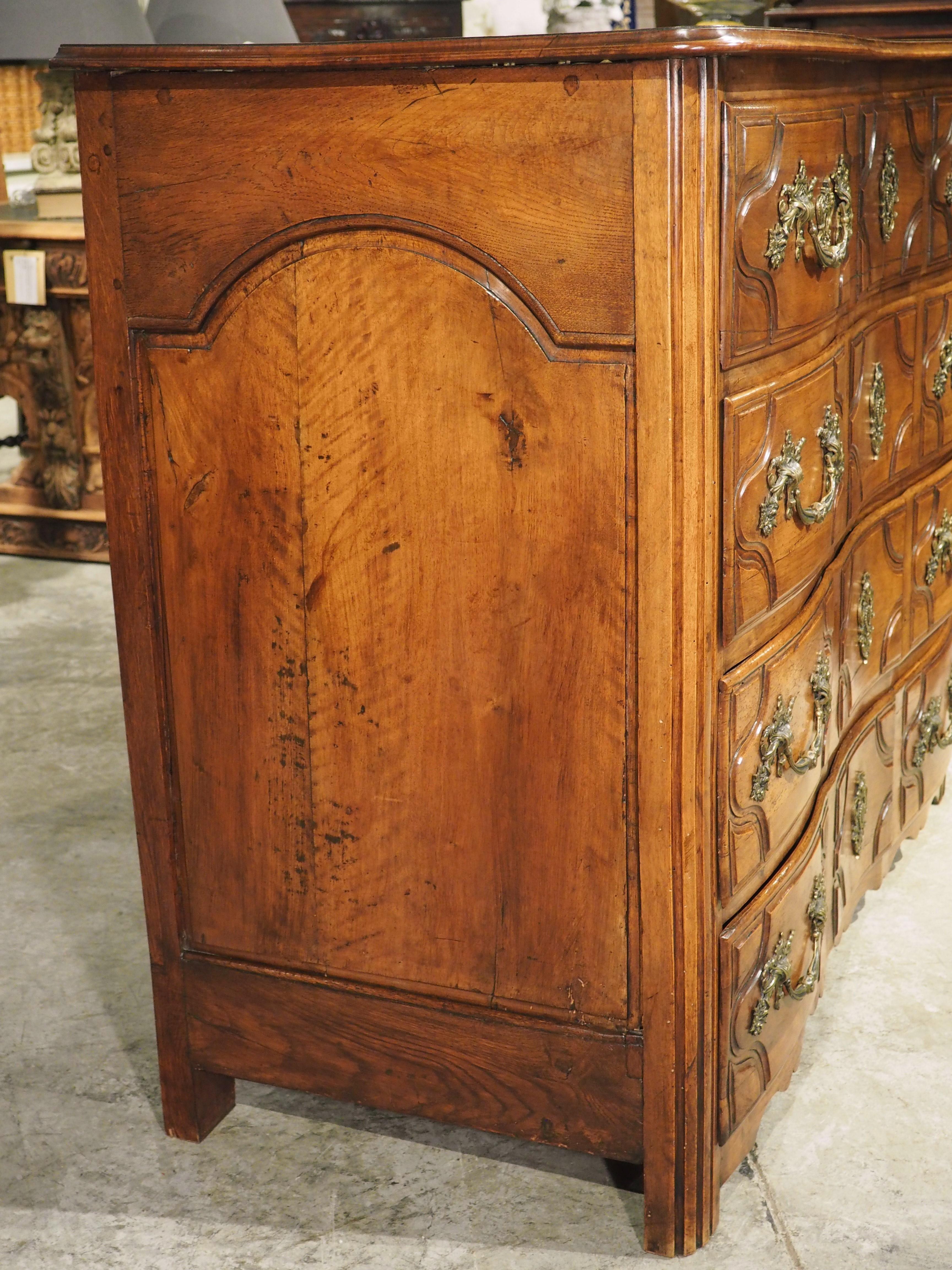 Rare 18th Century Walnut Wood Commode from the Île-de-France Region 4