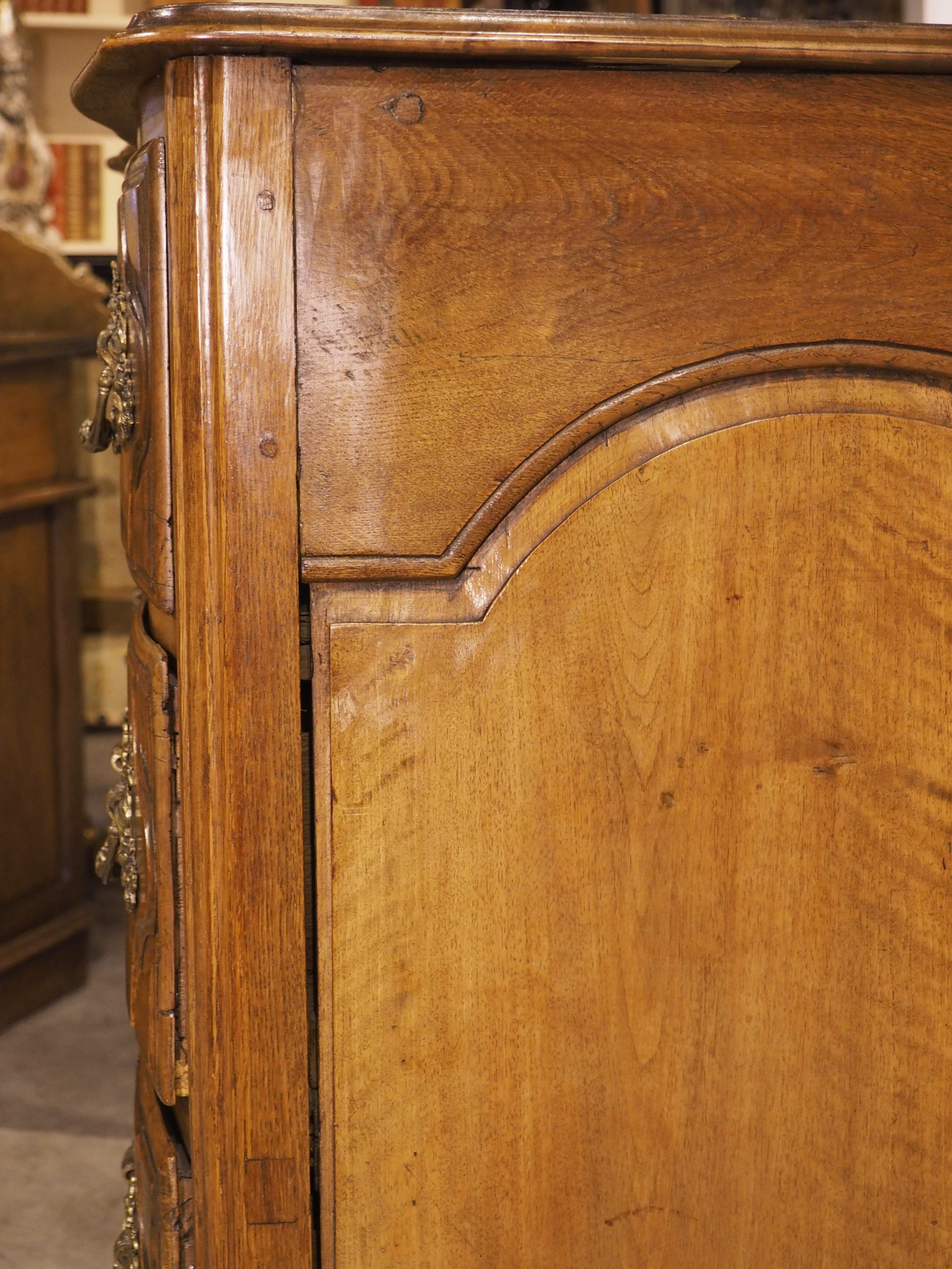 Rare 18th Century Walnut Wood Commode from the Île-de-France Region 12