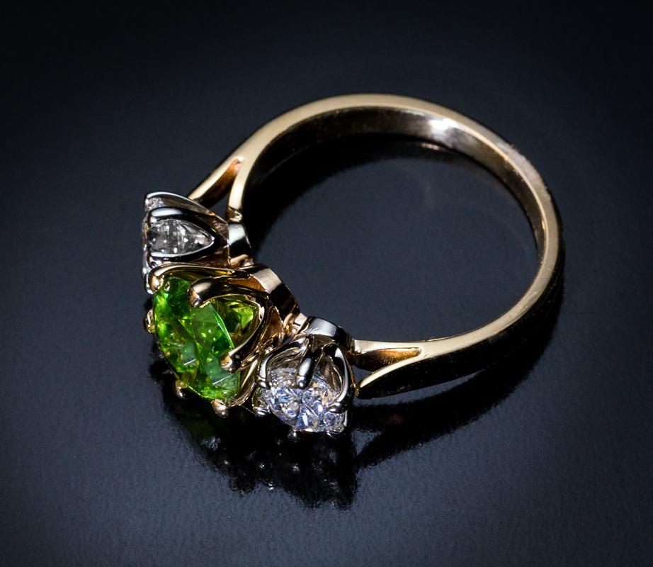 Seltener 1,90 Karat russischer Demantoid-Diamantring mit Diamant (Zeitgenössisch) im Angebot