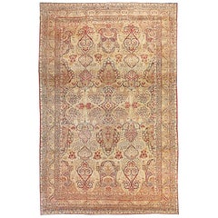 Rare tapis persan ancien de Yazd des années 1920 avec détails floraux complexes en rouge